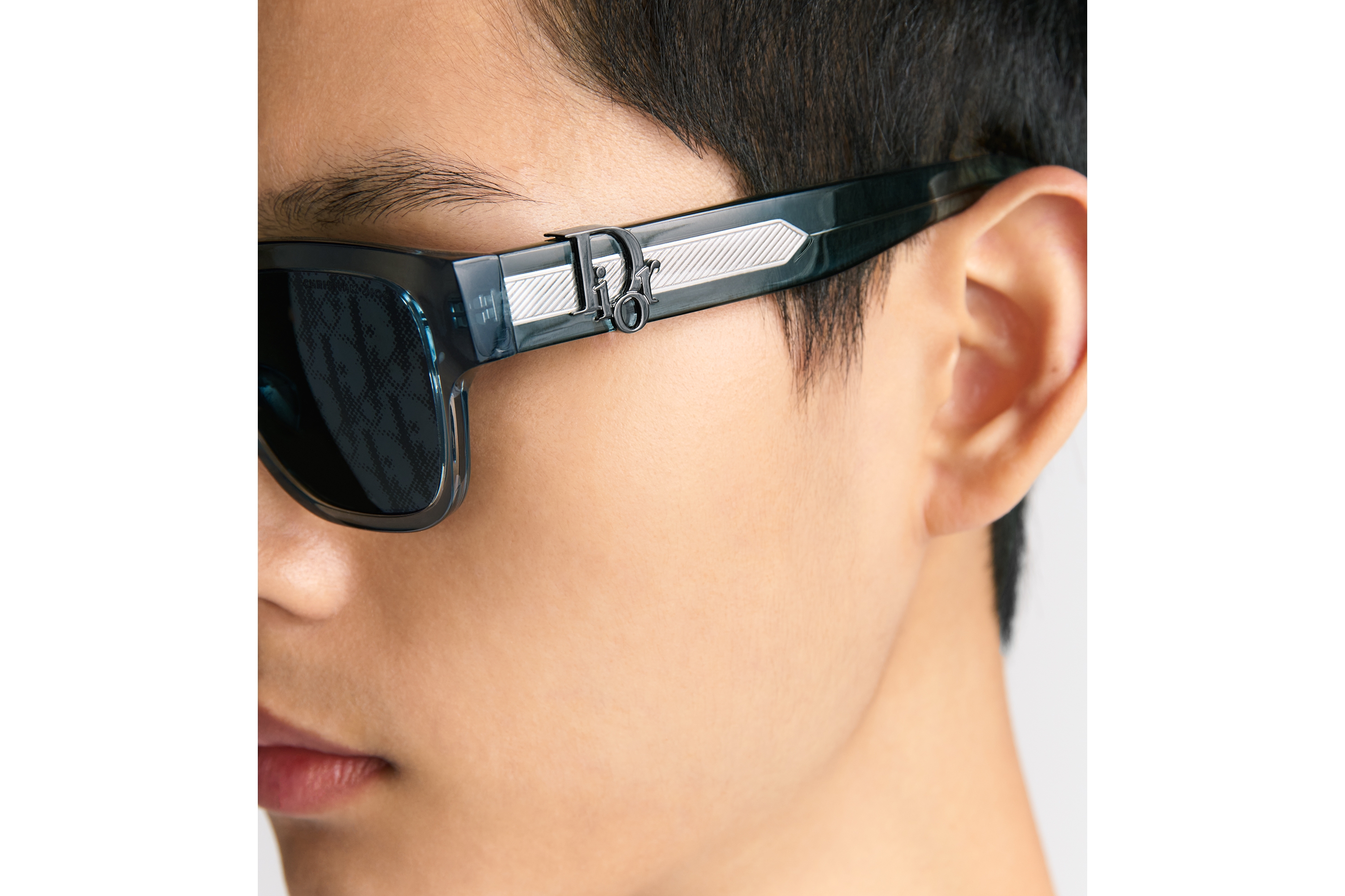 look_image_alt_prefix Dior Oblique S1F 太阳眼镜 蓝色半透明正方形镜框 E30