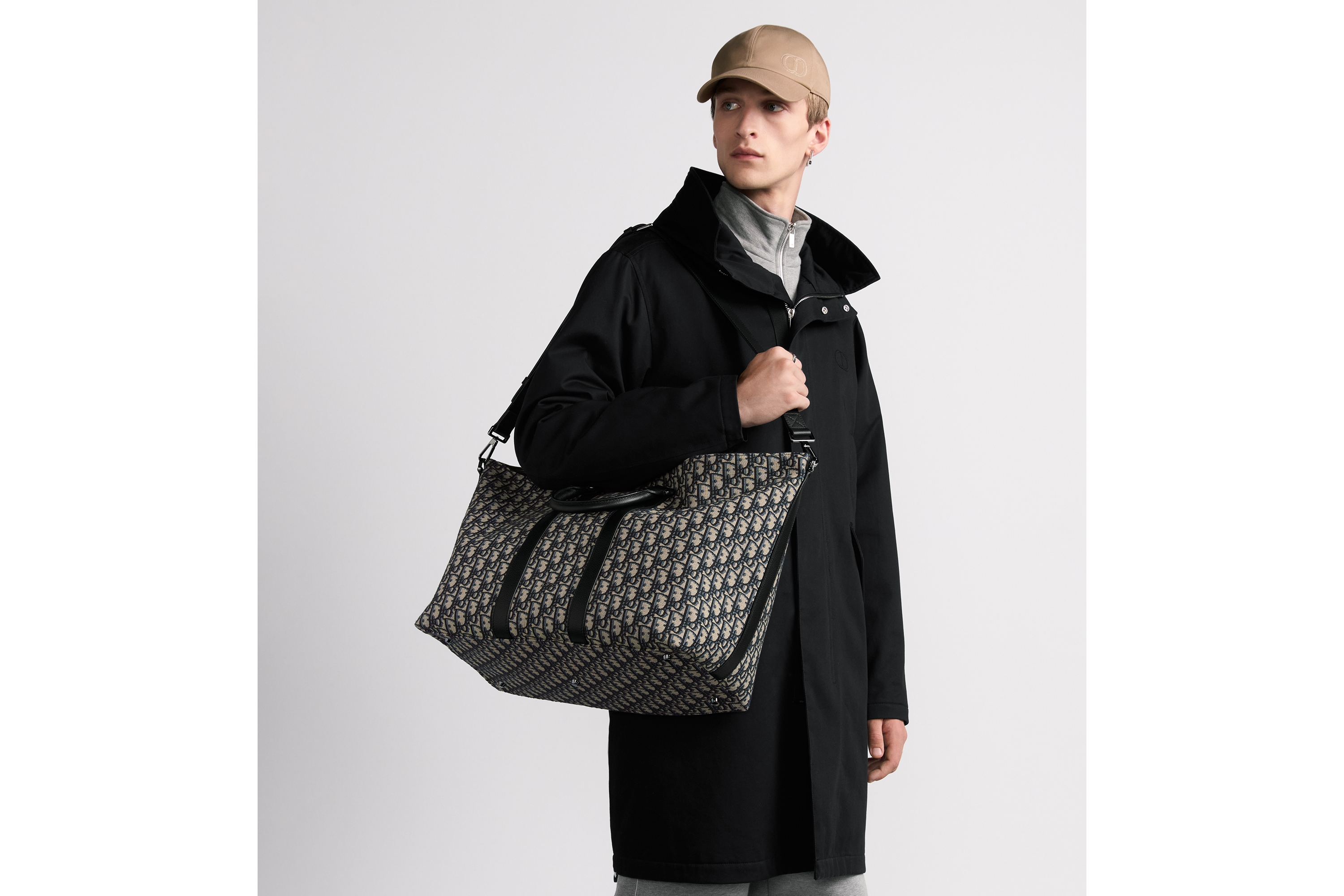 Weekender 40 手袋 米色和黑色 Oblique 印花面料和黑色粒面牛皮革 E19