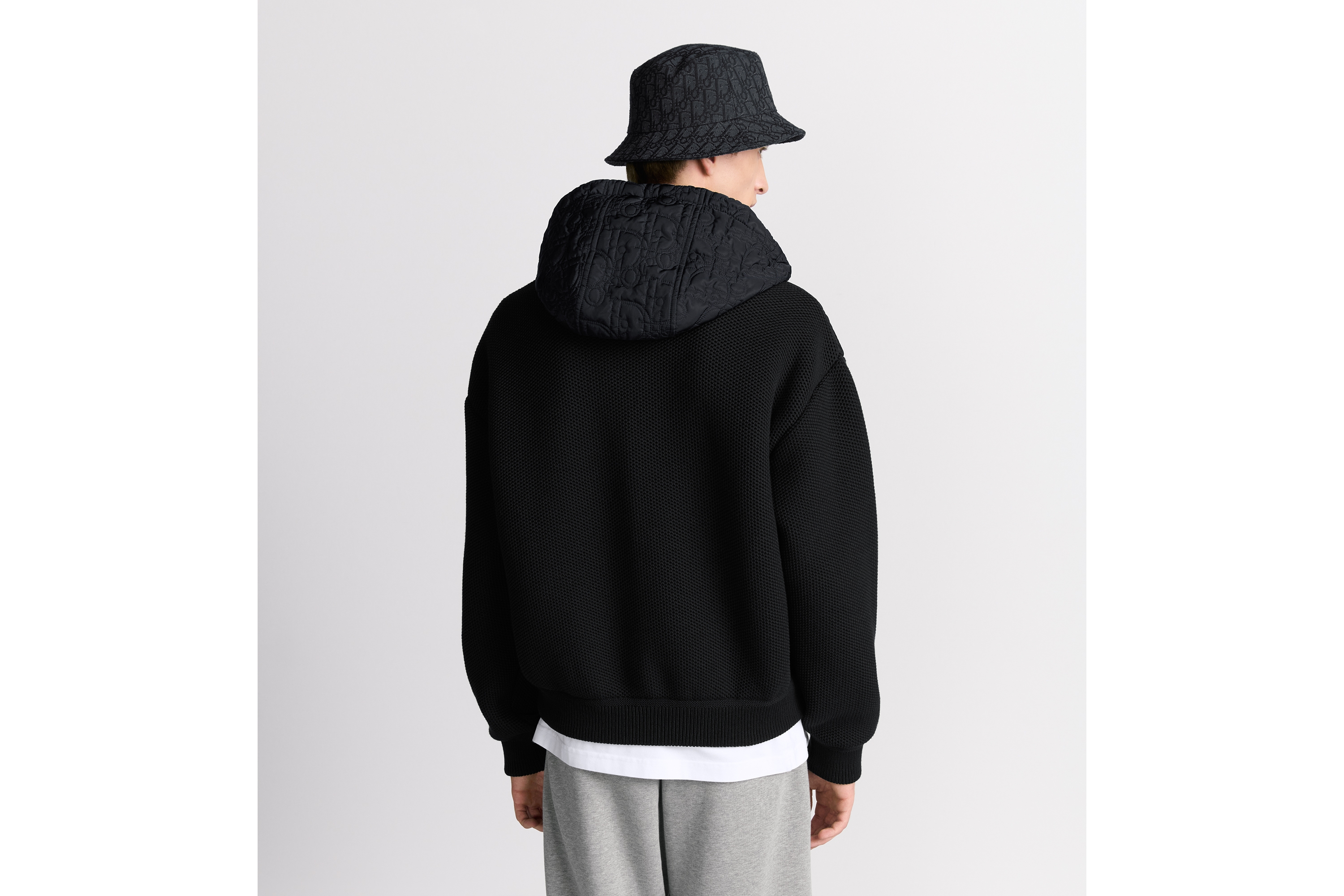 look_image_alt_prefix 连帽短夹克 黑色棉质混纺针织面料 Oblique 印花 E03