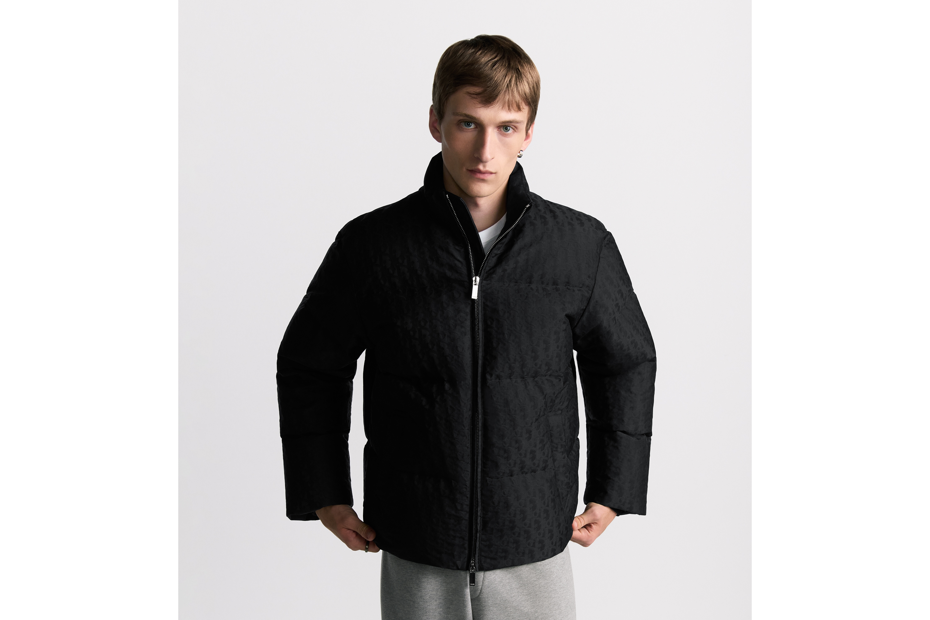 look_image_alt_prefix 夹克 黑色提花科技面料 Oblique 印花 E01