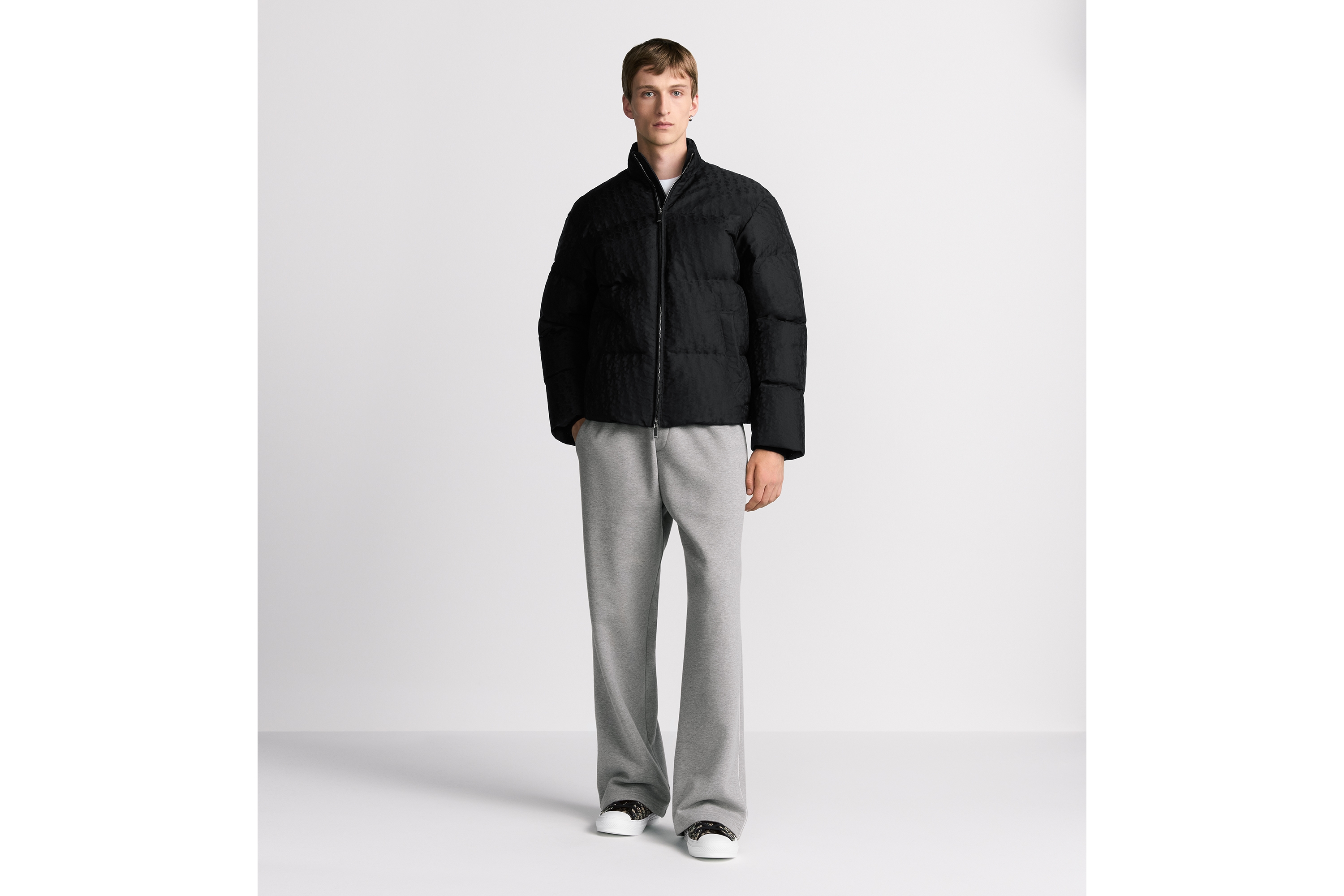 look_image_alt_prefix 夹克 黑色提花科技面料 Oblique 印花 E02