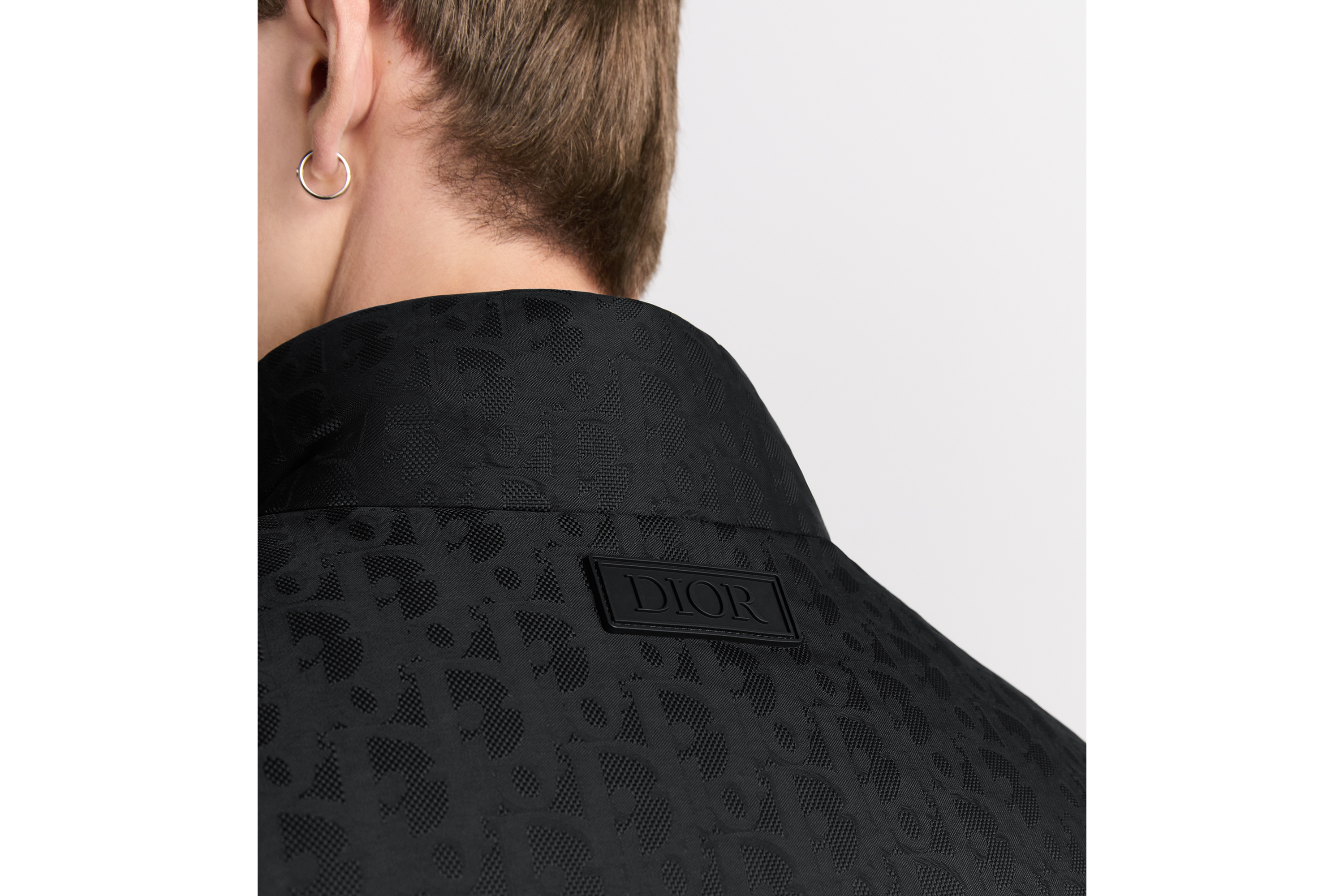 look_image_alt_prefix 夹克 黑色提花科技面料 Oblique 印花 E03