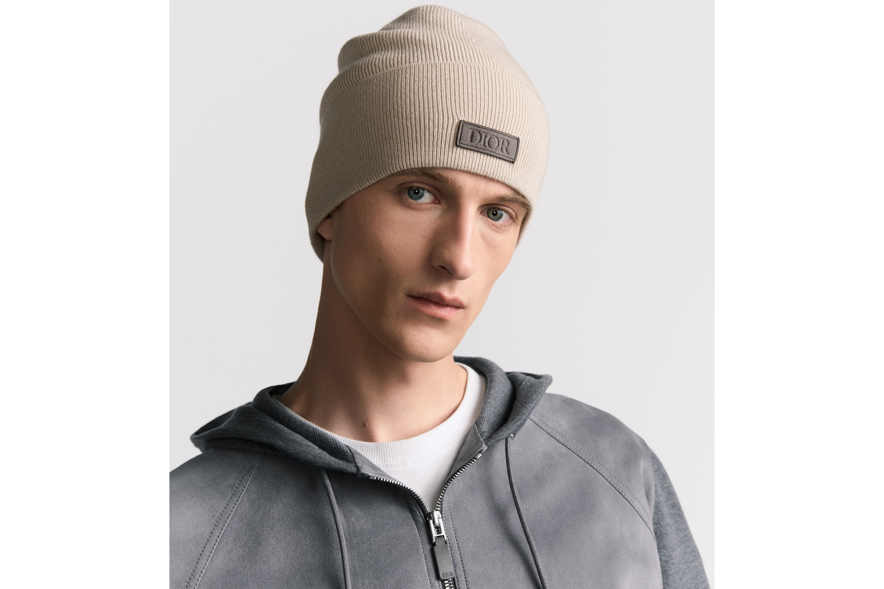 look_image_alt_prefix Dior Icons 拉链连帽运动衫 灰色绵羊毛针织面料和绒面革 E10