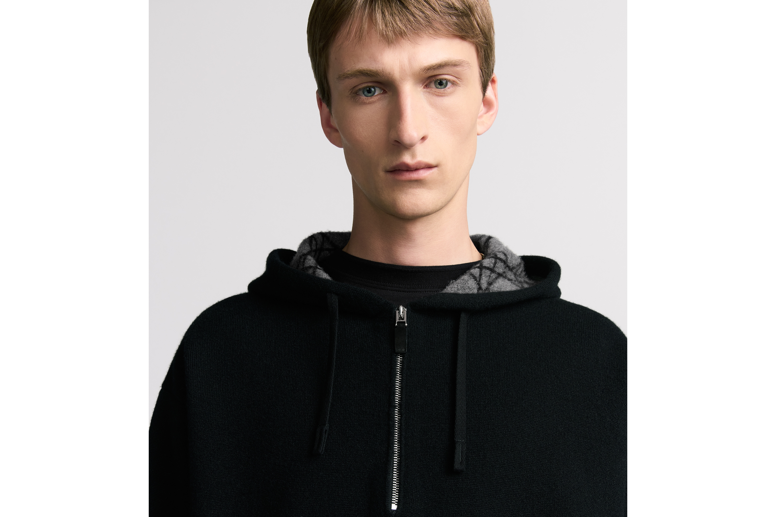 look_image_alt_prefix Dior Icons 连帽针织衫 黑色山羊绒织物 E04