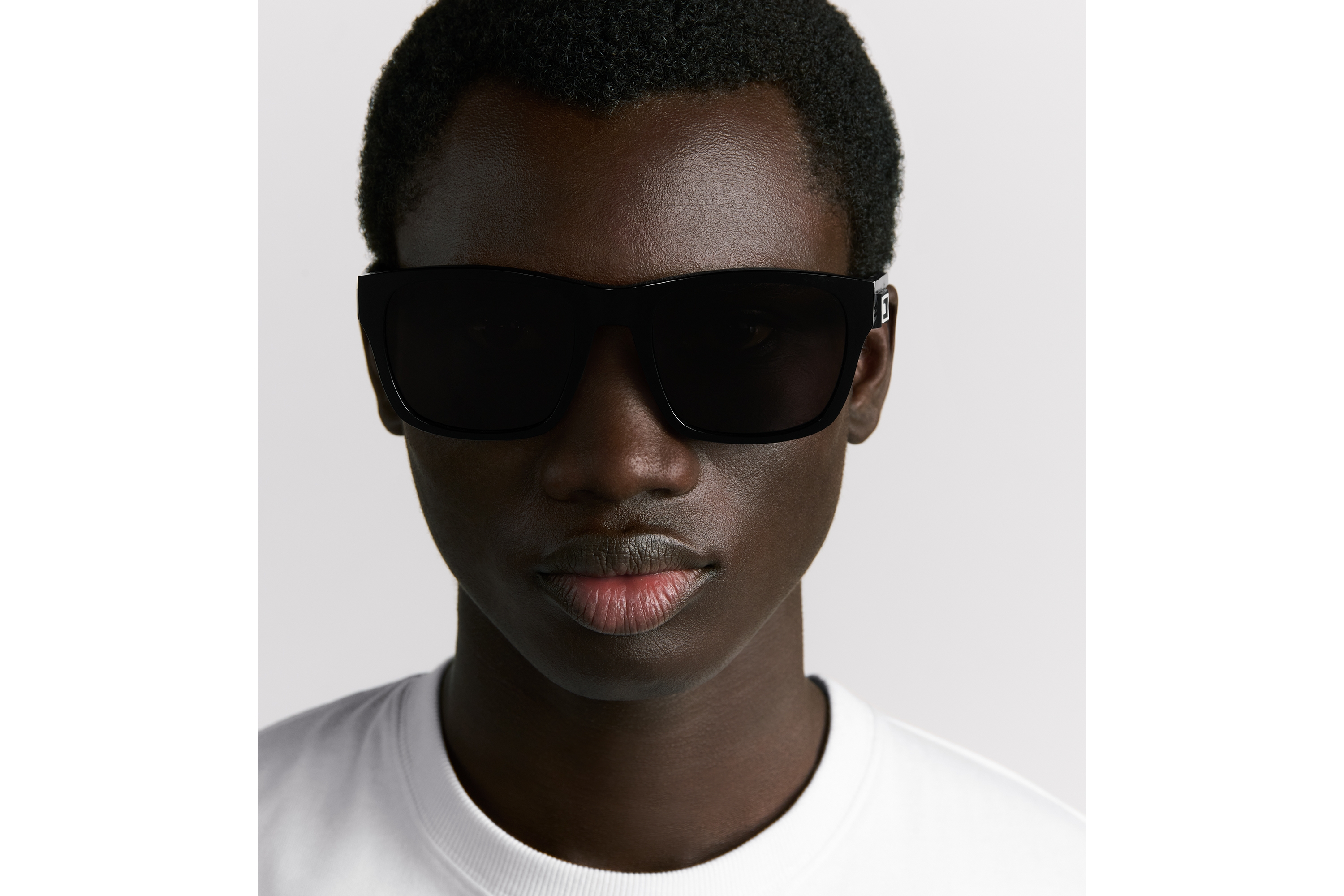 DiorB23 S2F 太阳眼镜 黑色方形镜框 E29