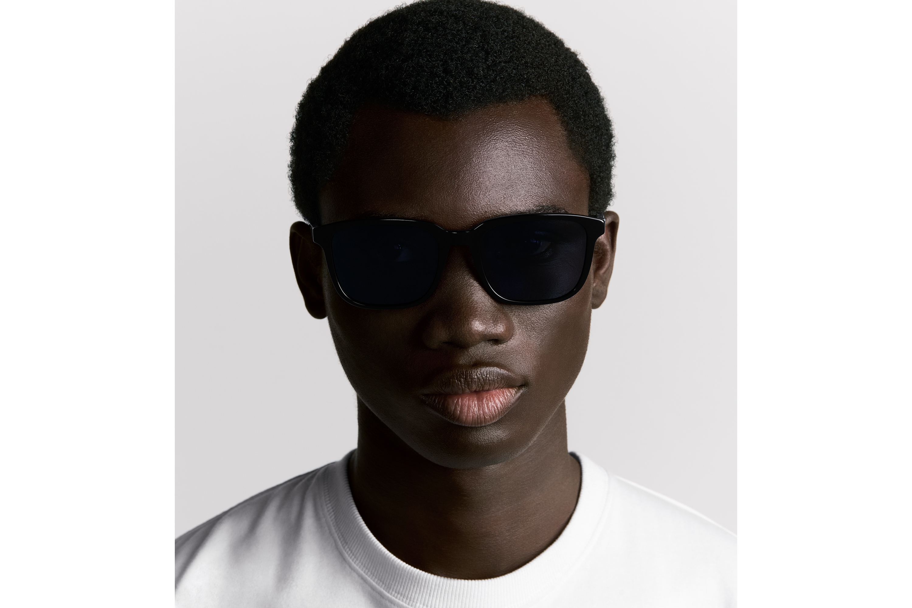 DiorTag SU 太阳眼镜 黑色方形镜框 E29