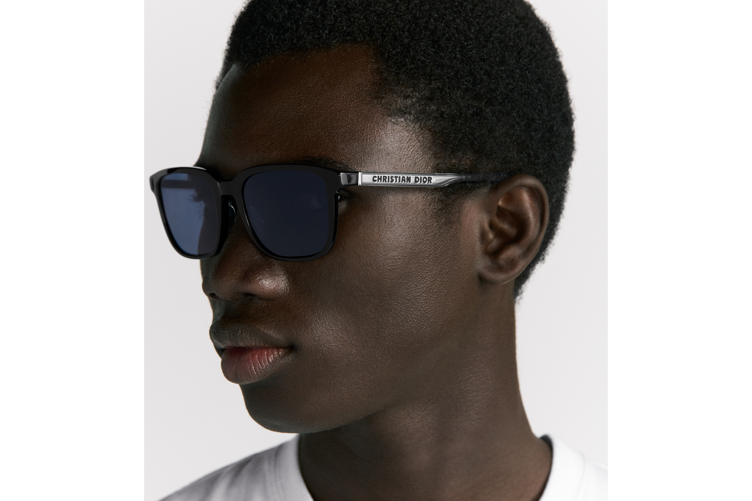DiorTag SU 太阳眼镜 黑色方形镜框 E30