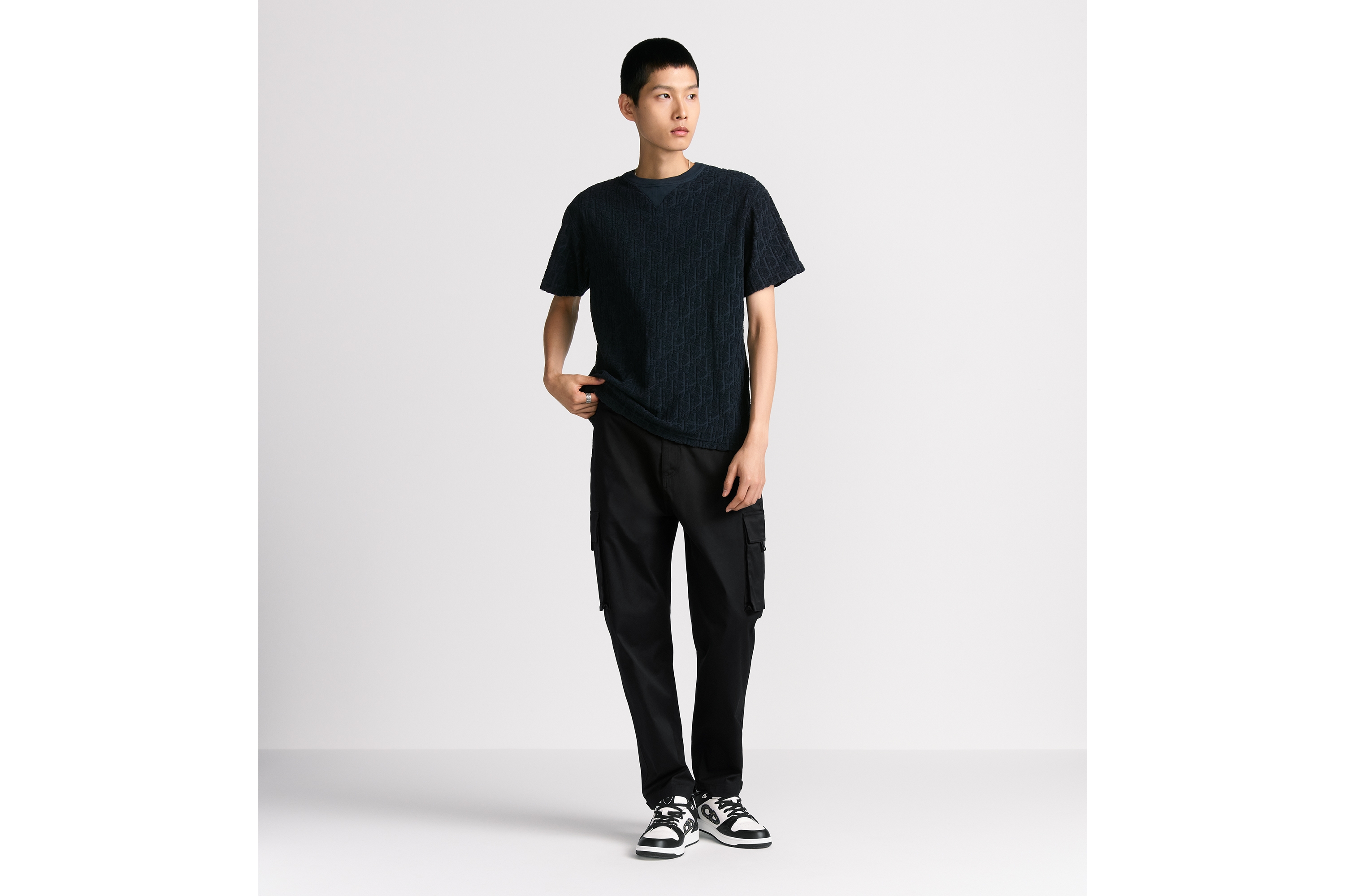 look_image_alt_prefix 宽松版型 T 恤 海军蓝色棉质毛圈面料 Oblique 印花 E08