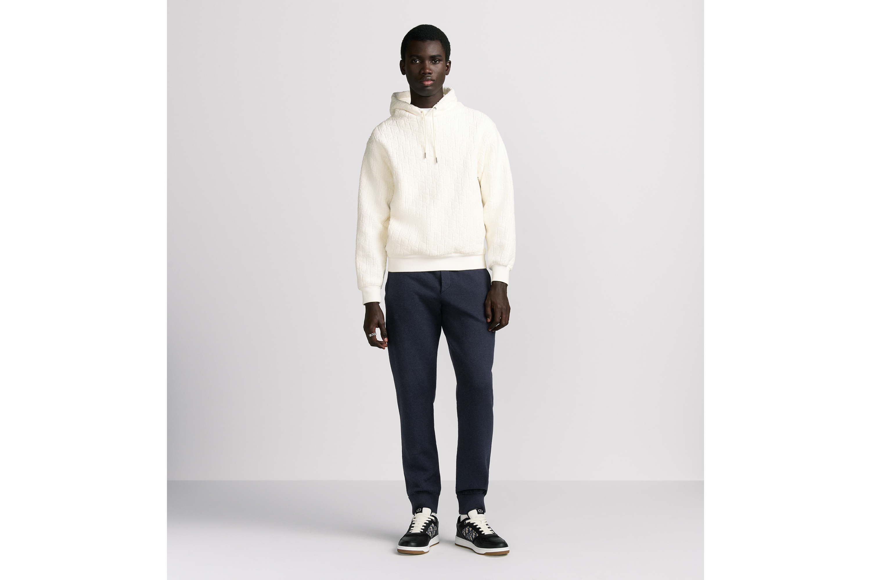 look_image_alt_prefix 宽松版型连帽运动衫 灰白色棉质起绒面料 Oblique 印花 E02