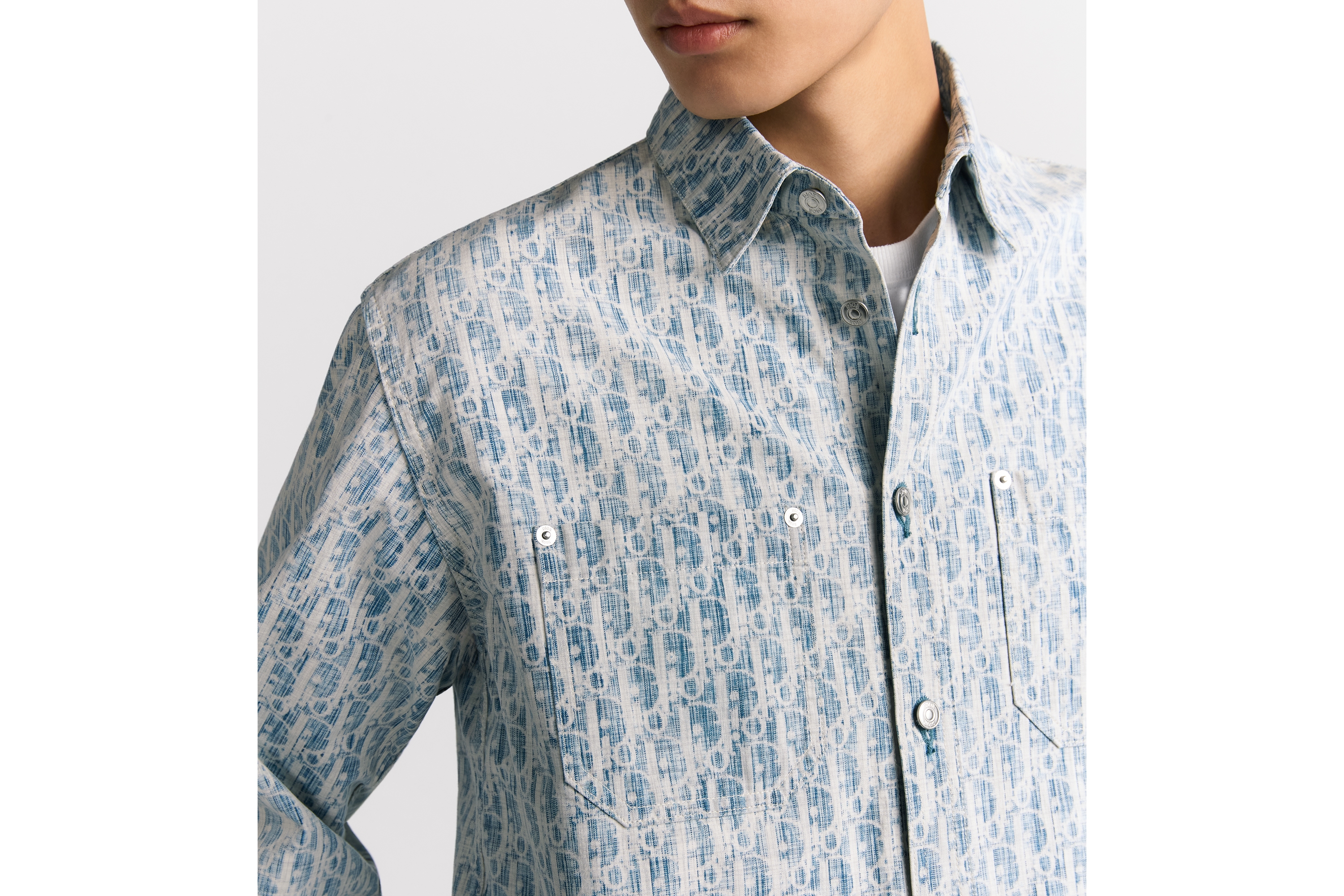 look_image_alt_prefix 外套衬衫 蓝色和白色棉质牛仔布 Oblique Kasuri 印花 E10