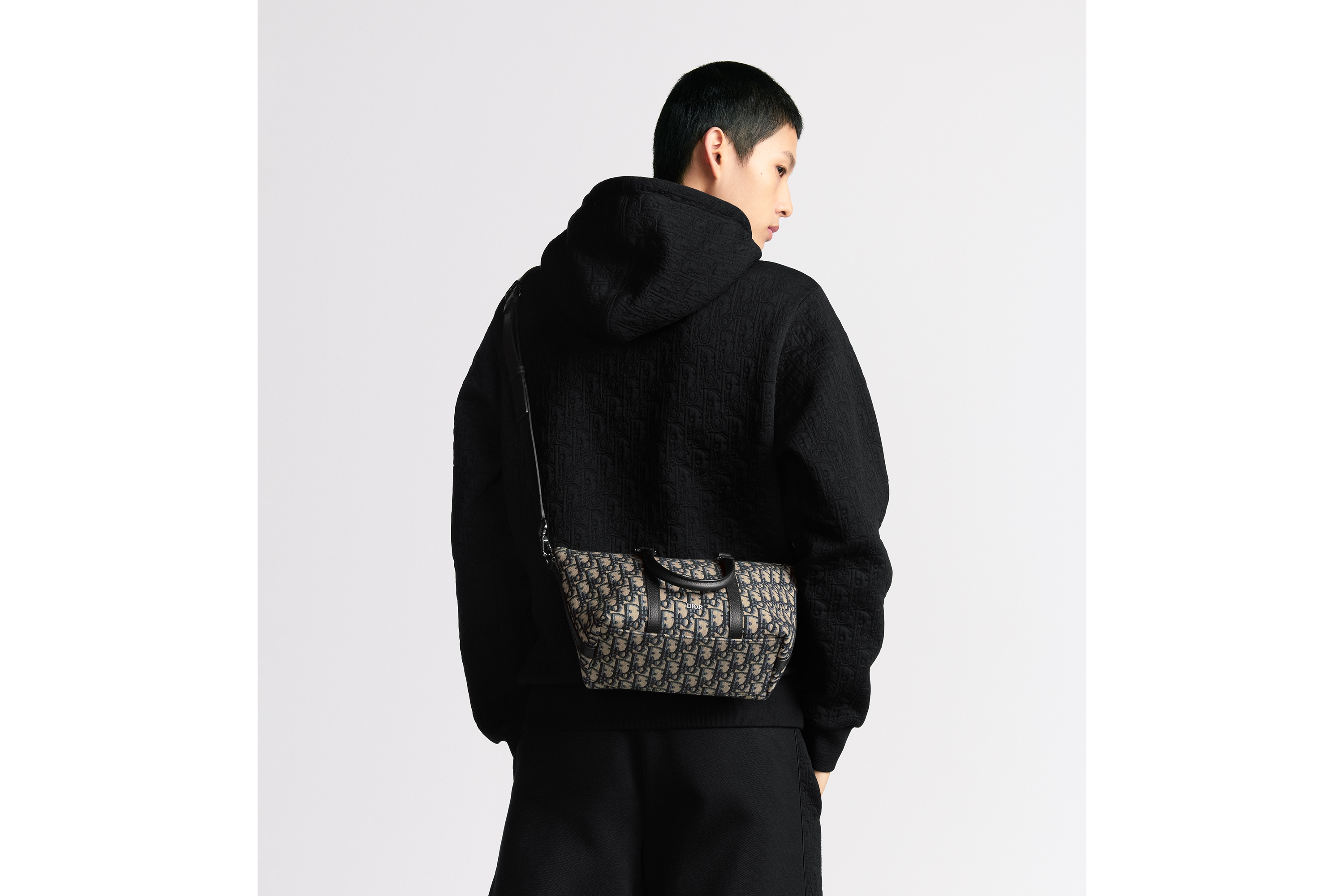 Weekender 25 手袋 米色和黑色 Oblique 印花面料和黑色粒面牛皮革 E19