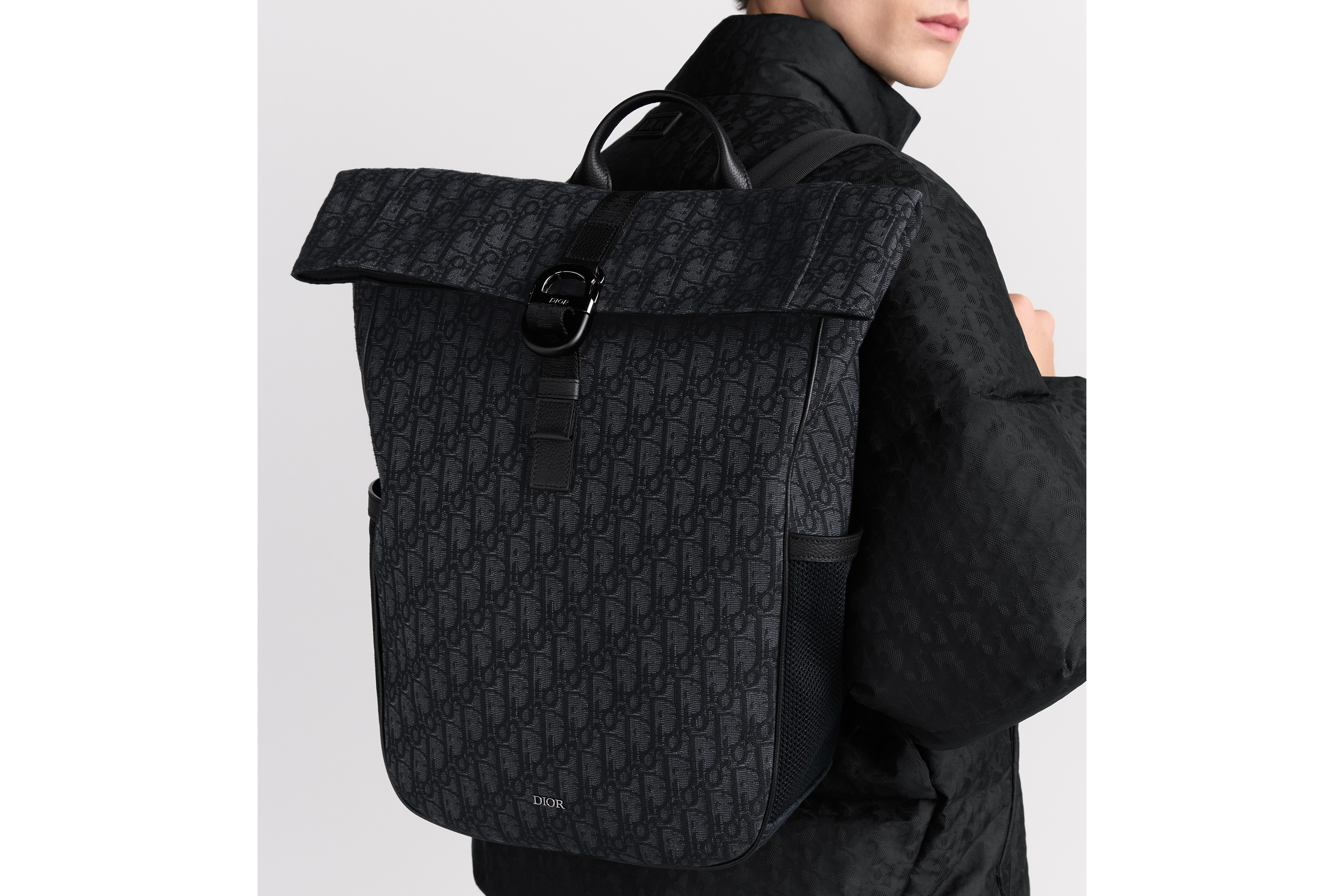 look_image_alt_prefix Dior 8 卷顶双肩背包 黑色 Oblique 印花面料 E19