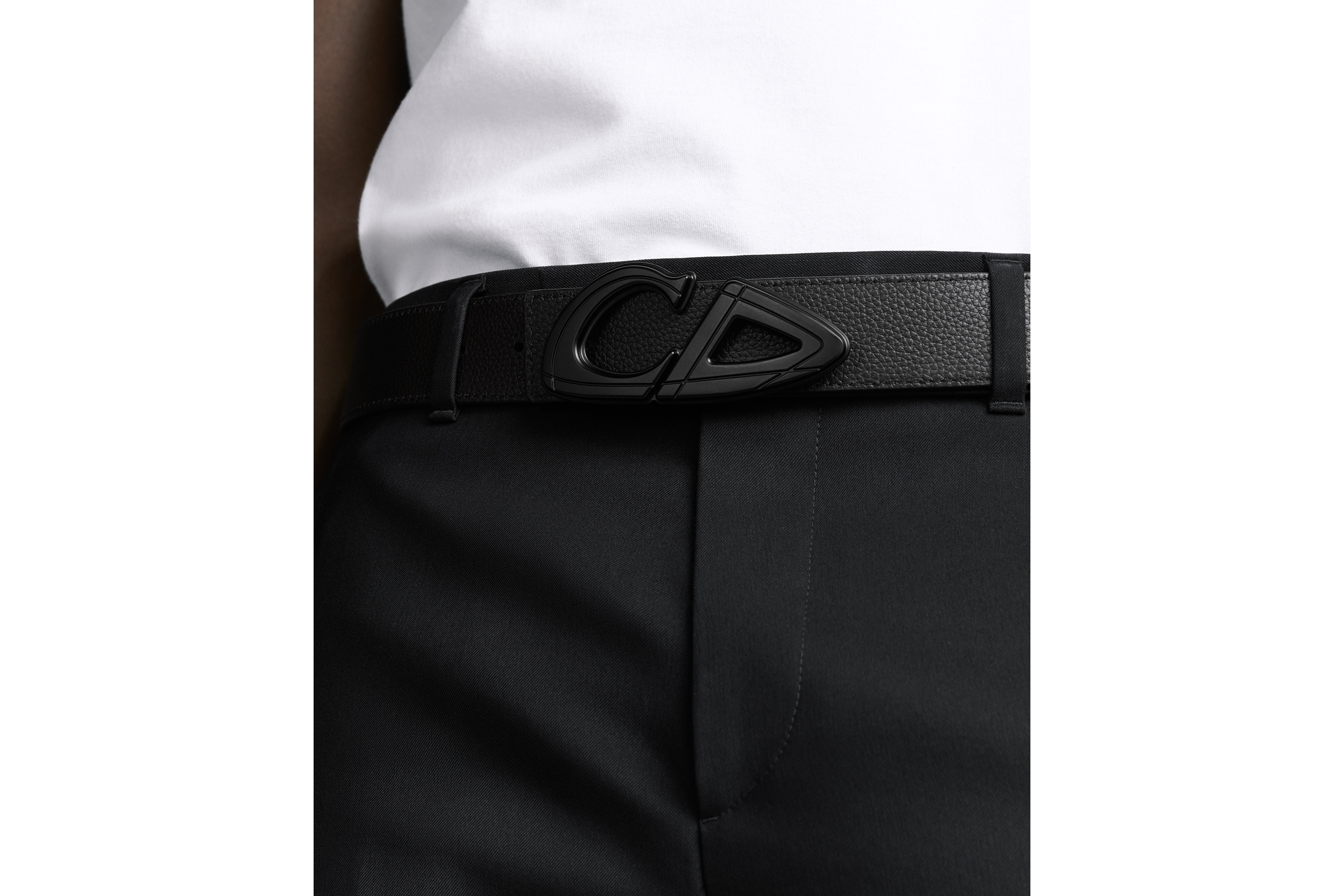 look_image_alt_prefix CD30 腰带扣 35 毫米黑色哑光涂漆饰面铜合金 E46