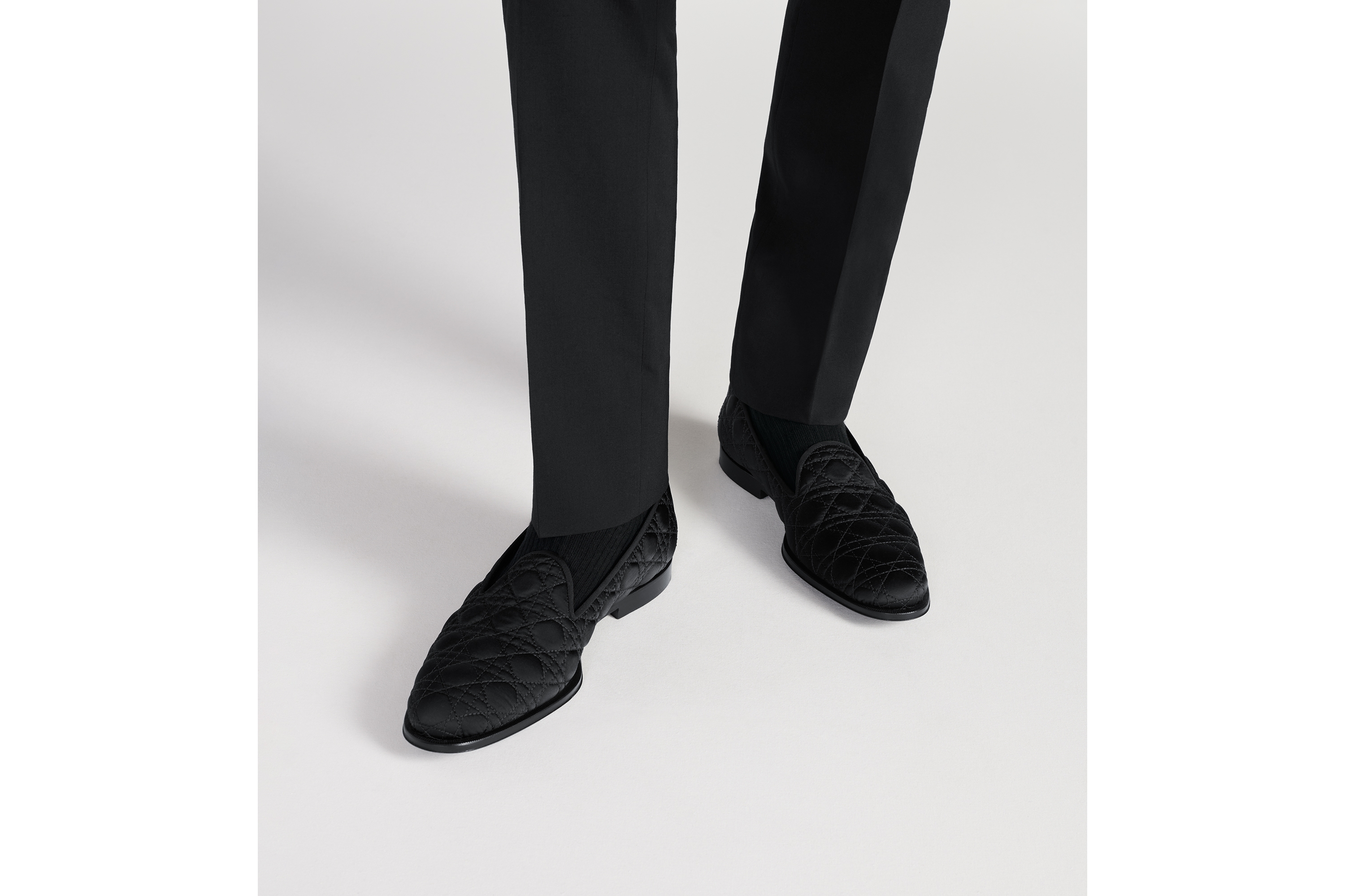 look_image_alt_prefix Dior Timeless 乐福鞋 黑色 Kumo 藤格纹缎面饰面尼龙面料 E23