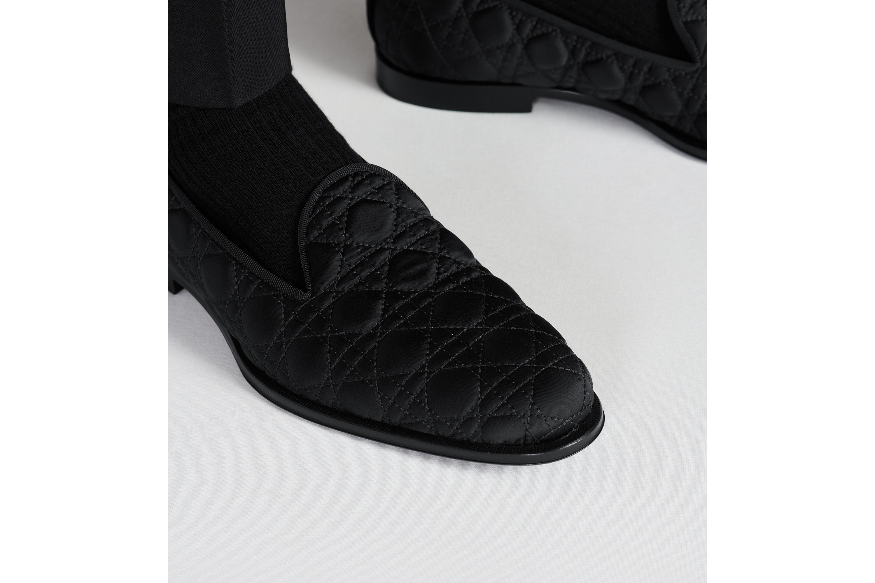 look_image_alt_prefix Dior Timeless 乐福鞋 黑色 Kumo 藤格纹缎面饰面尼龙面料 E25