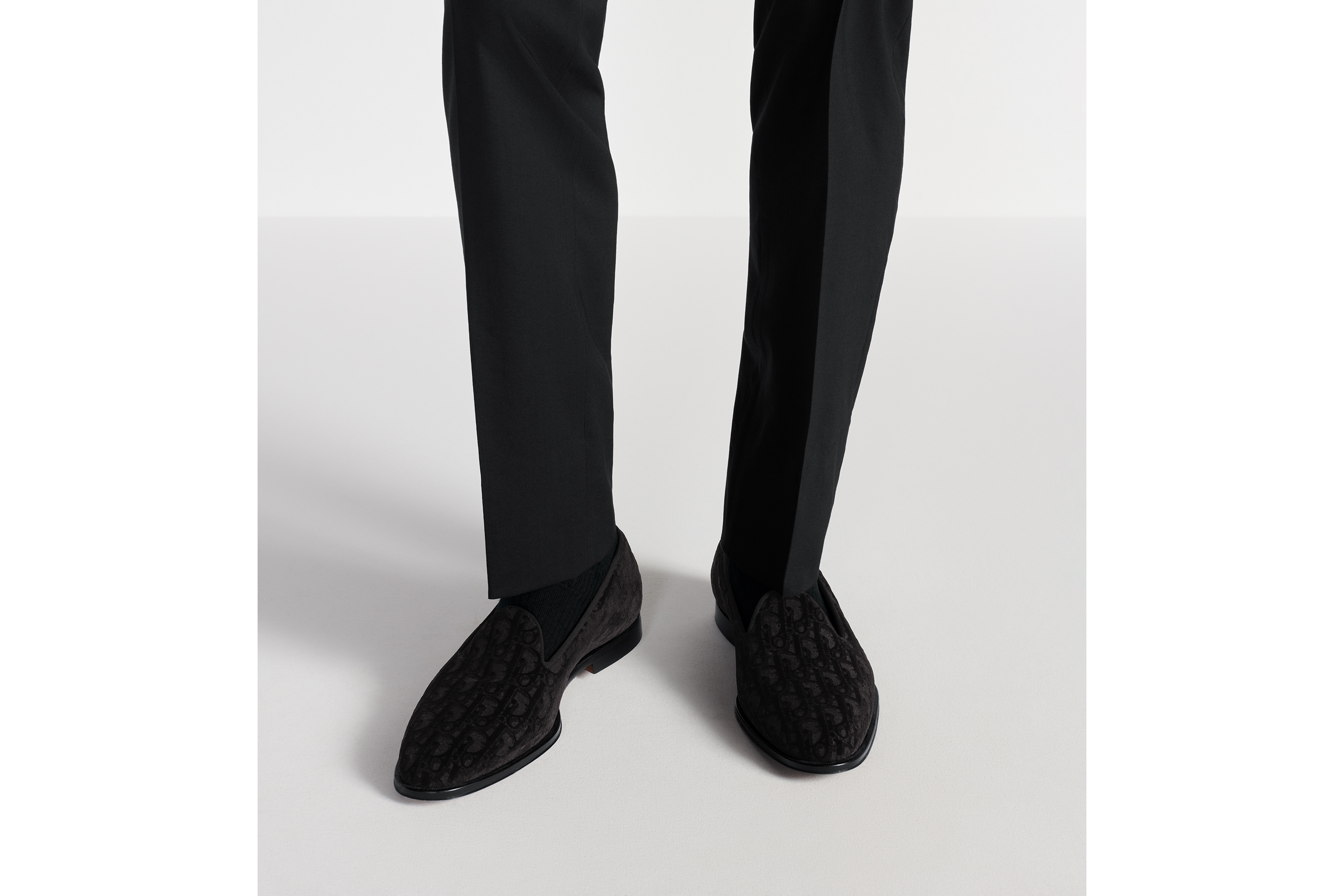 look_image_alt_prefix Dior Timeless 乐福鞋 黑色 Oblique 印花天鹅绒 E23