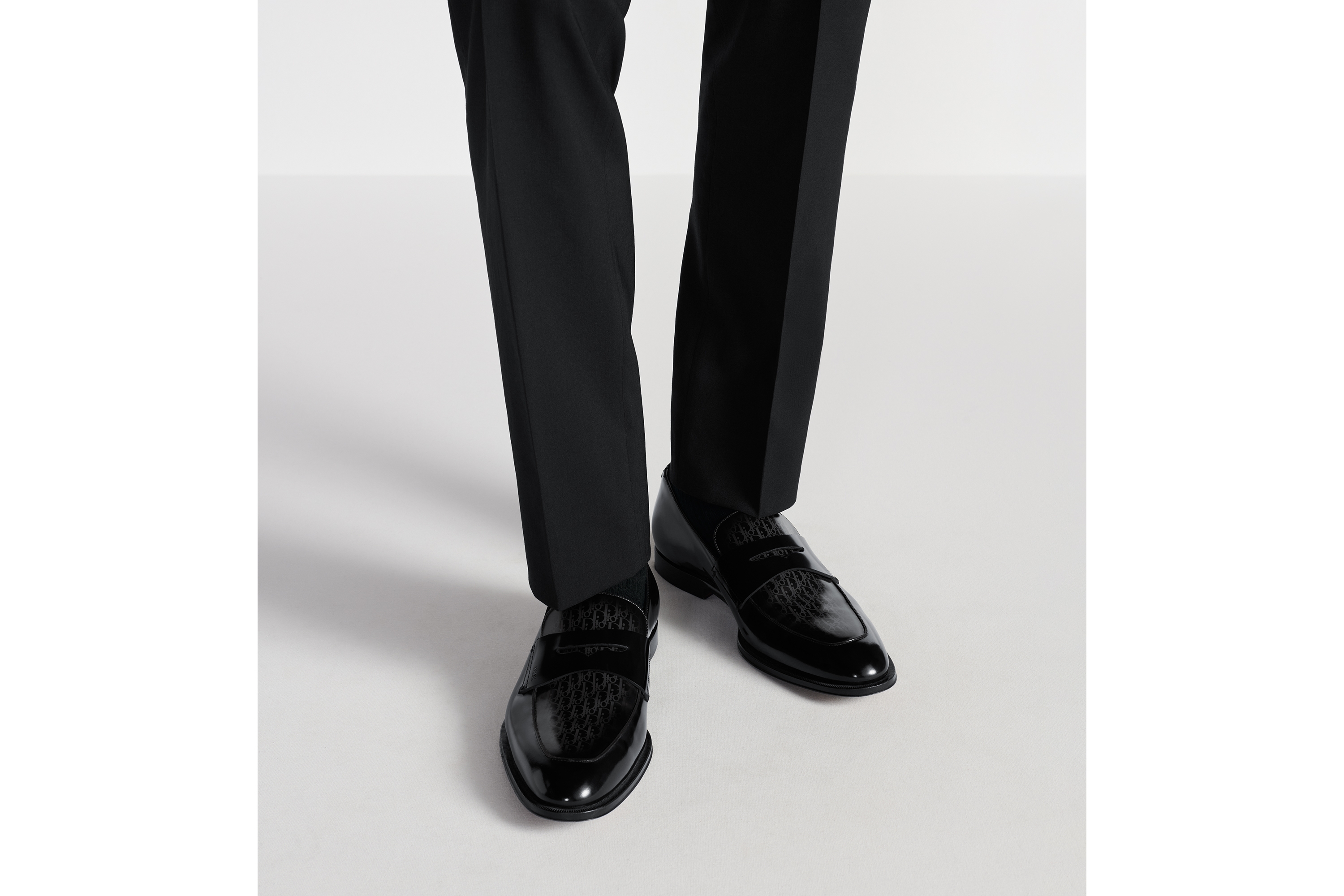 Dior Timeless 乐福鞋 黑色抛光牛皮革渐变效果 Oblique 印花 E23