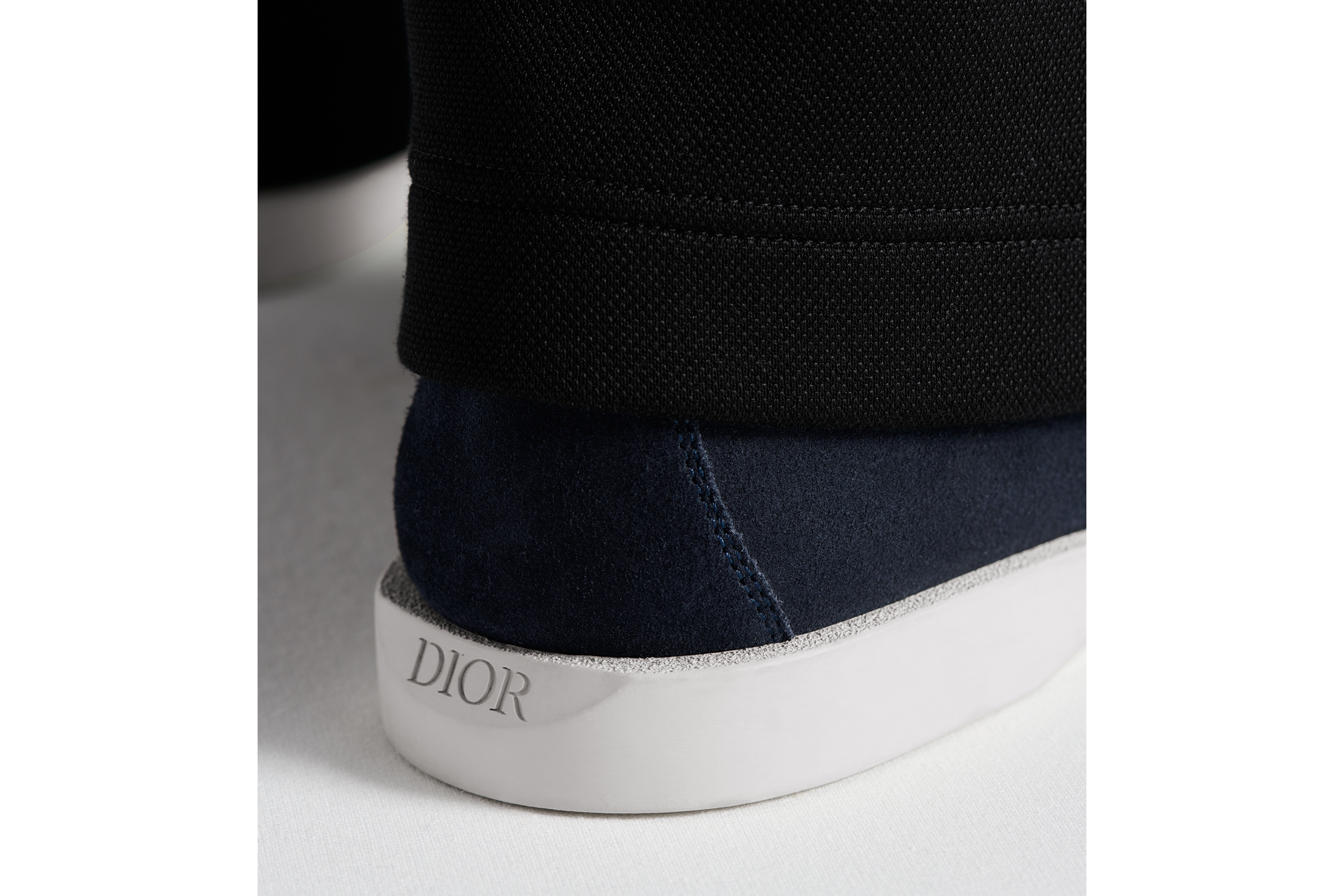look_image_alt_prefix Dior Granville 乐福鞋 海军蓝色绒面革米色和黑色 Oblique 印花 E25