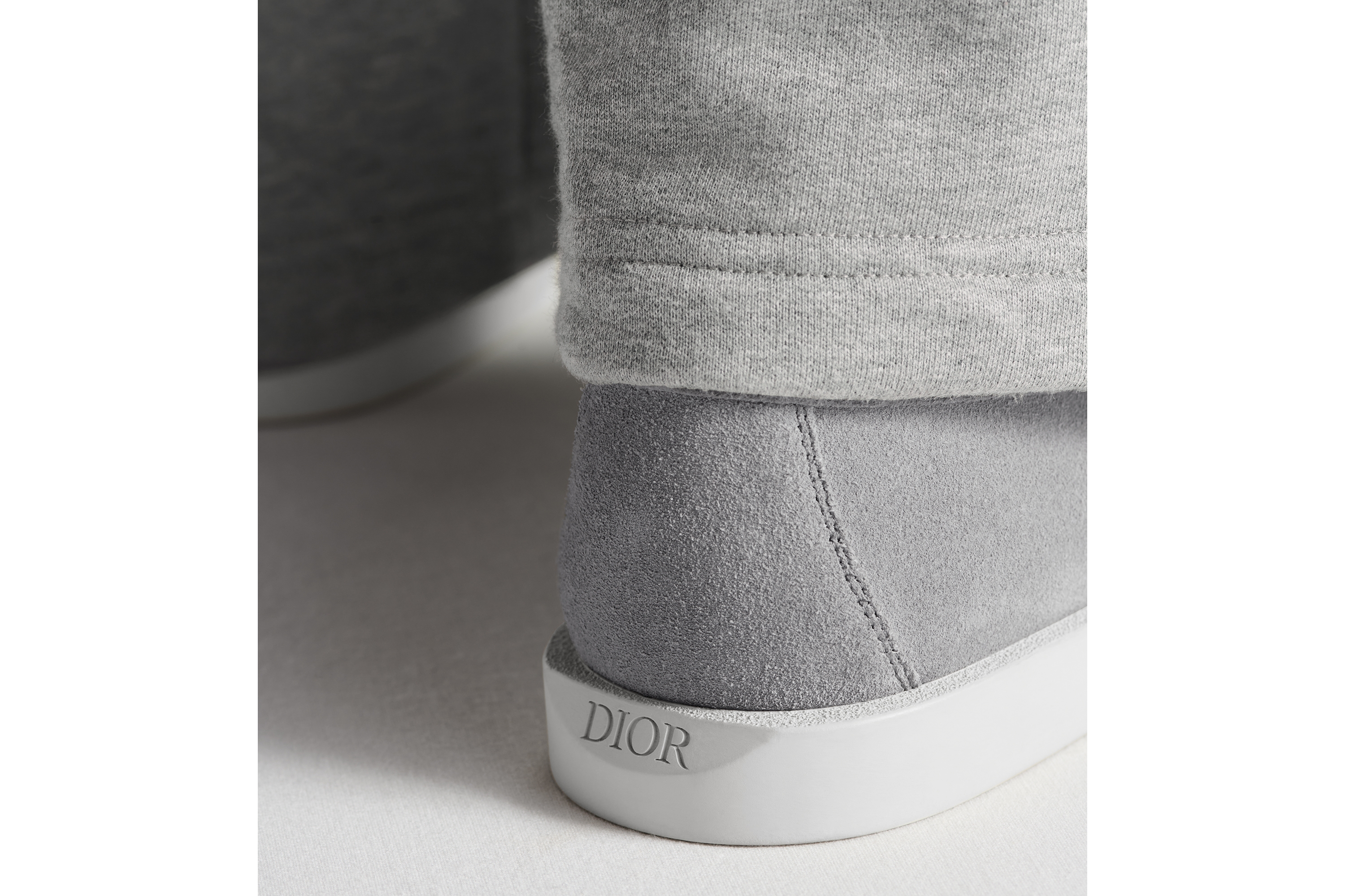 look_image_alt_prefix Dior Granville 乐福鞋 迪奥灰绒面革和提花面料 Oblique 印花 E24