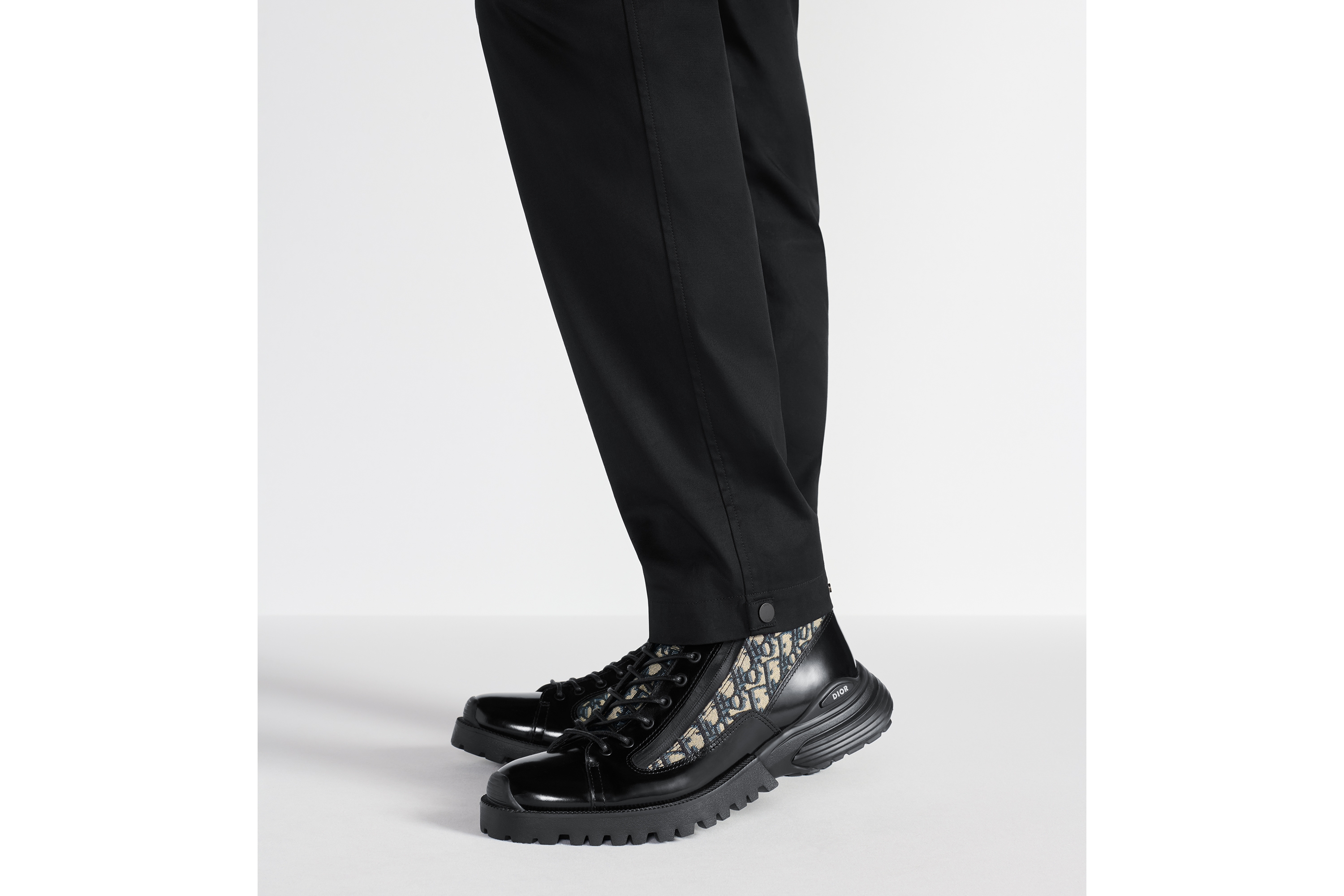 Dior Combat 及踝靴 黑色抛光牛皮革搭配米色和黑色 Oblique 印花面料 E24