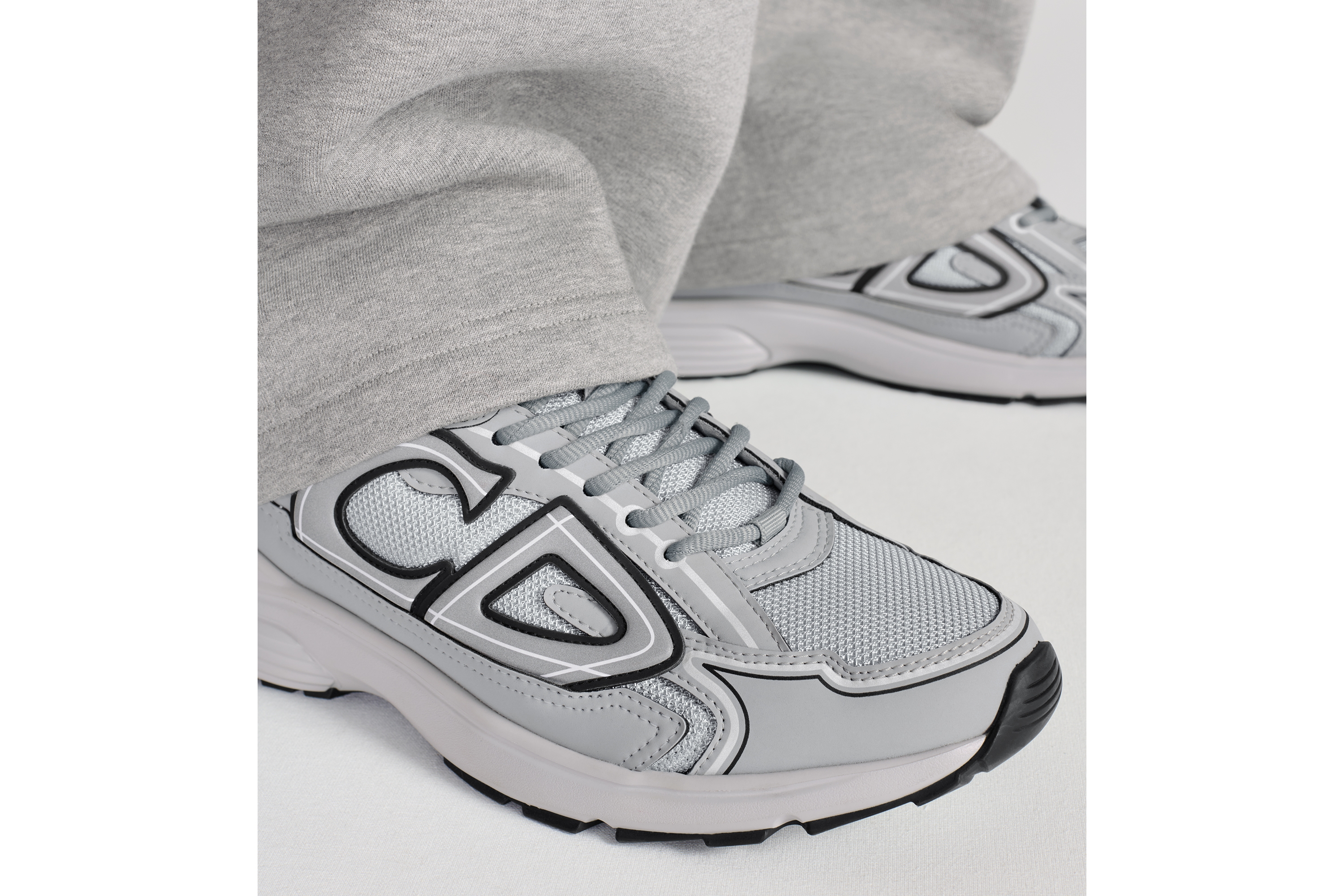 look_image_alt_prefix B30 Countdown 运动鞋 迪奥灰网面和迪奥灰科技面料 E25