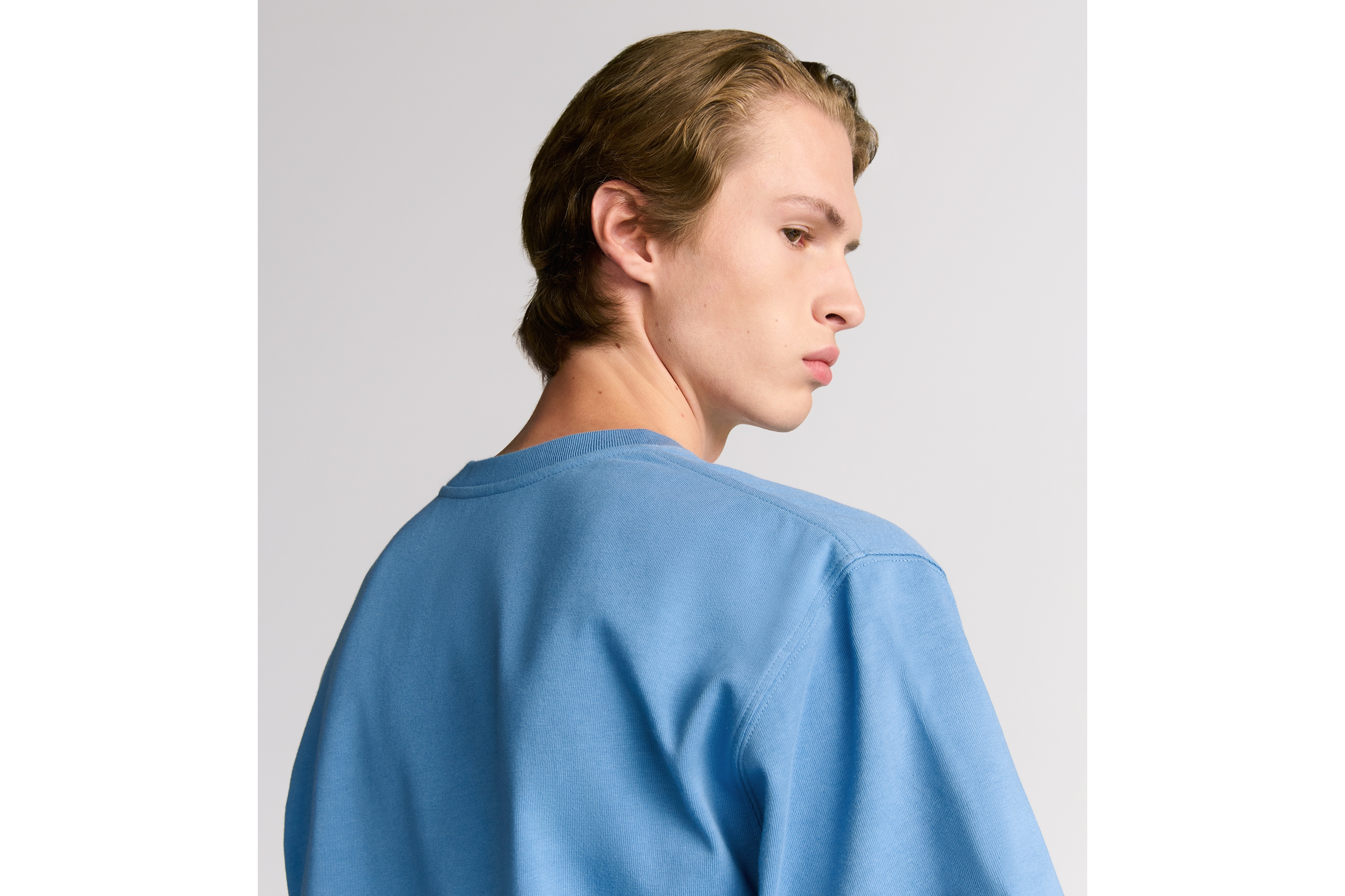 look_image_alt_prefix 宽松版型 T 恤 蓝色棉质平纹针织面料 CD Icon 刺绣 E09