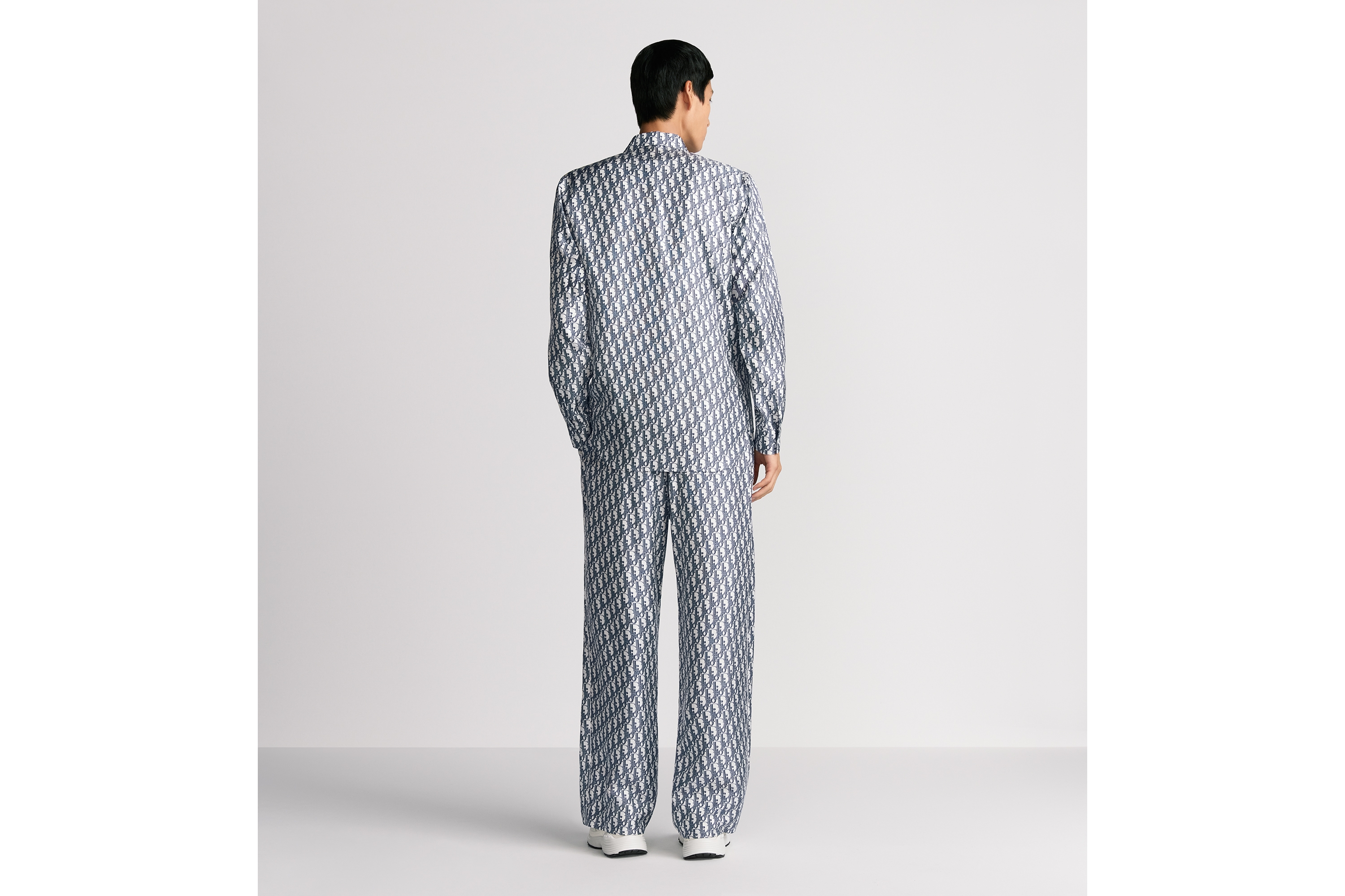 look_image_alt_prefix 衬衫 白色和蓝色桑蚕丝斜纹面料 Oblique 印花 E09