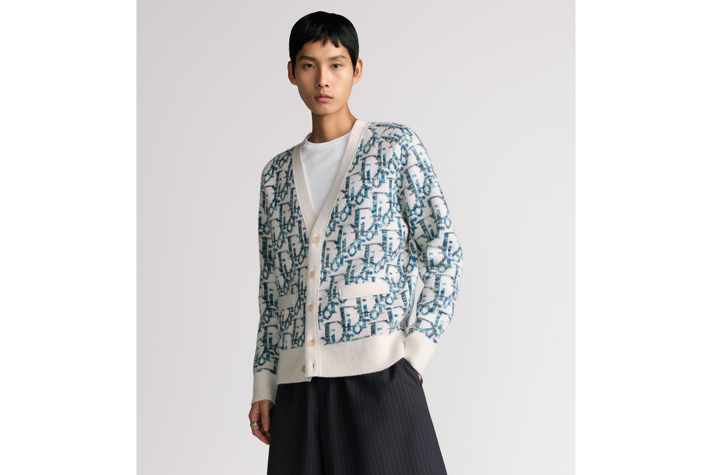 look_image_alt_prefix 开衫 白色和蓝色绵羊毛提花面料 Oblique 印花 E07