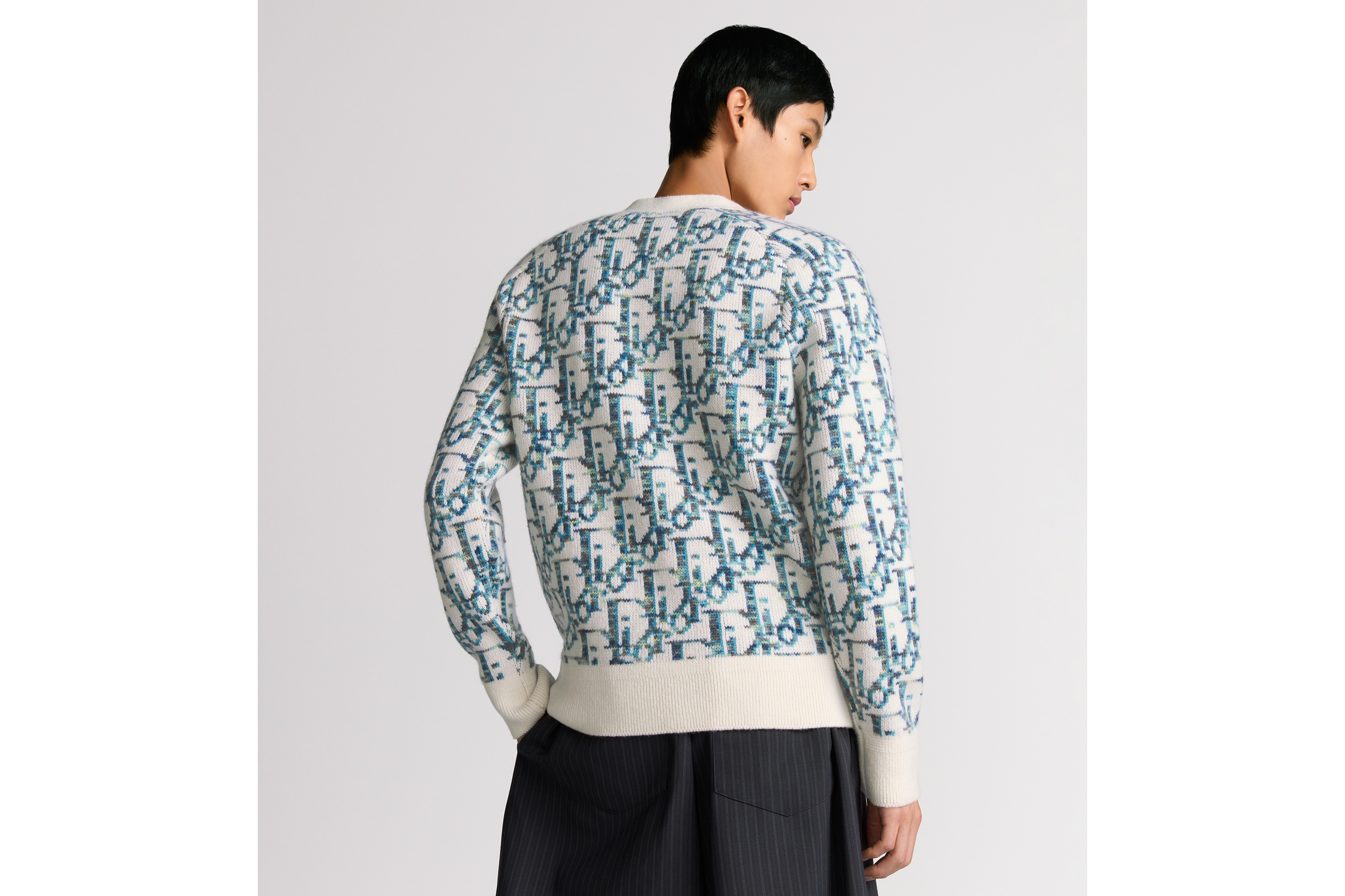 look_image_alt_prefix 开衫 白色和蓝色绵羊毛提花面料 Oblique 印花 E09