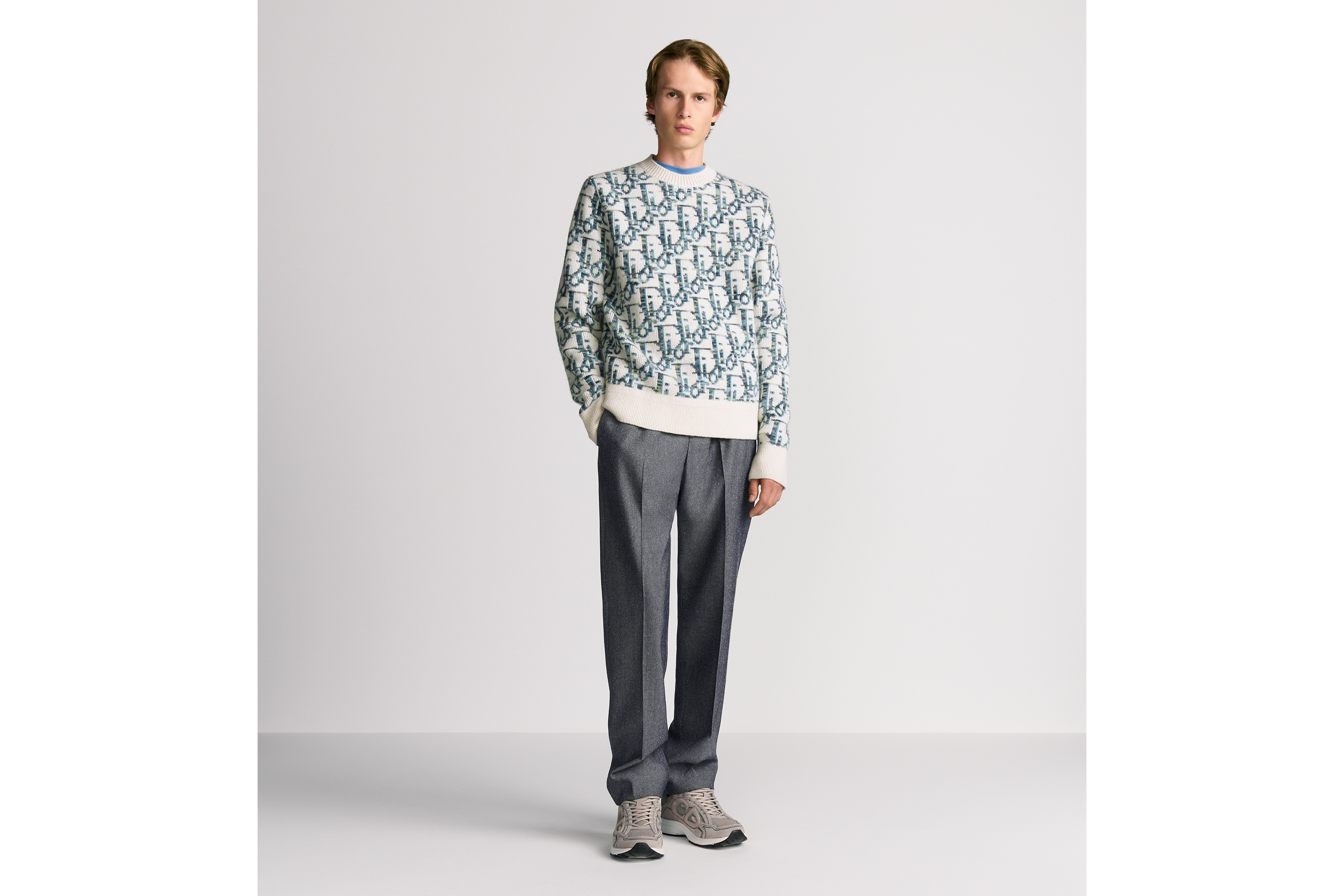 look_image_alt_prefix 针织衫 白色和蓝色绵羊毛提花面料 Oblique 印花 E08