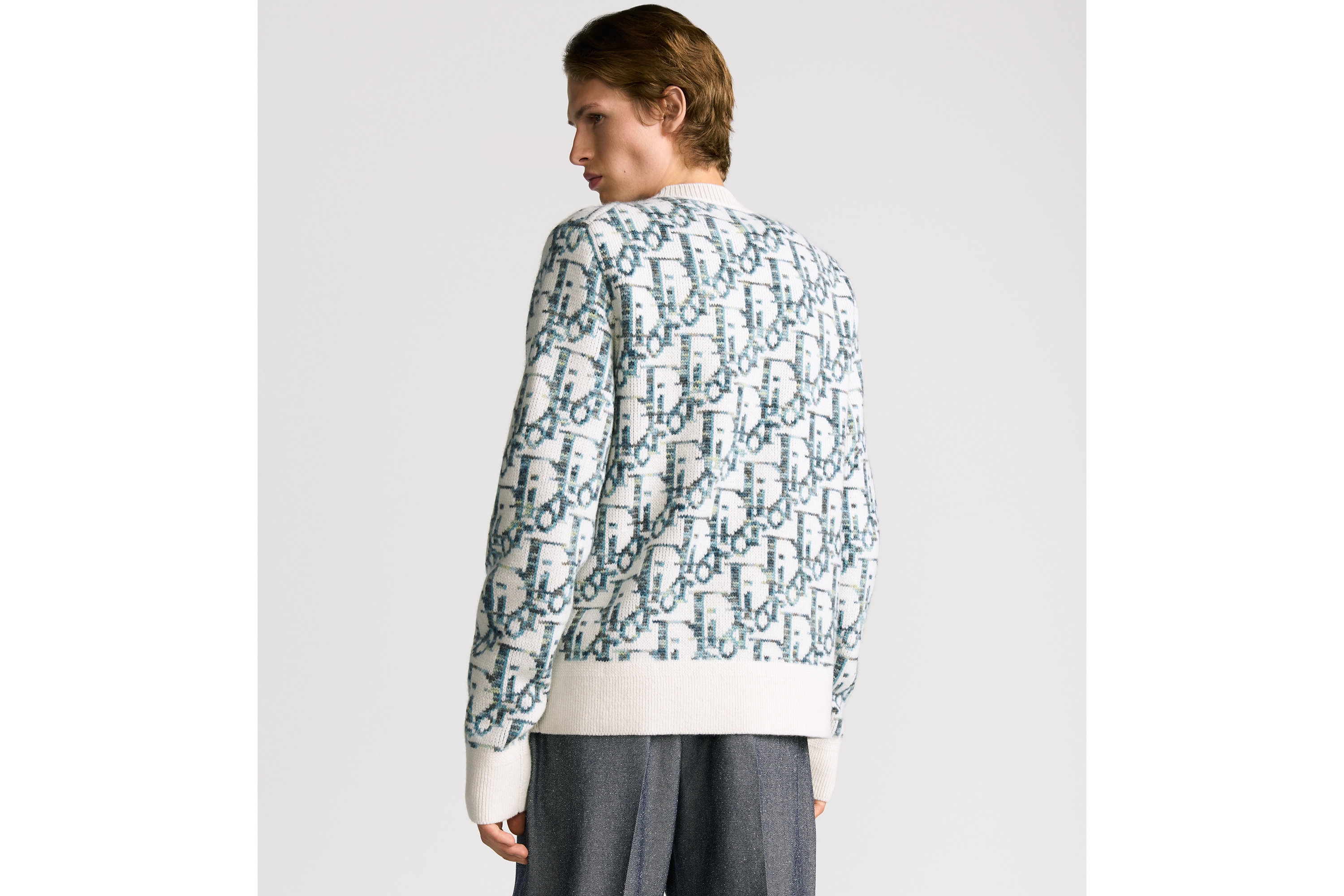 look_image_alt_prefix 针织衫 白色和蓝色绵羊毛提花面料 Oblique 印花 E09