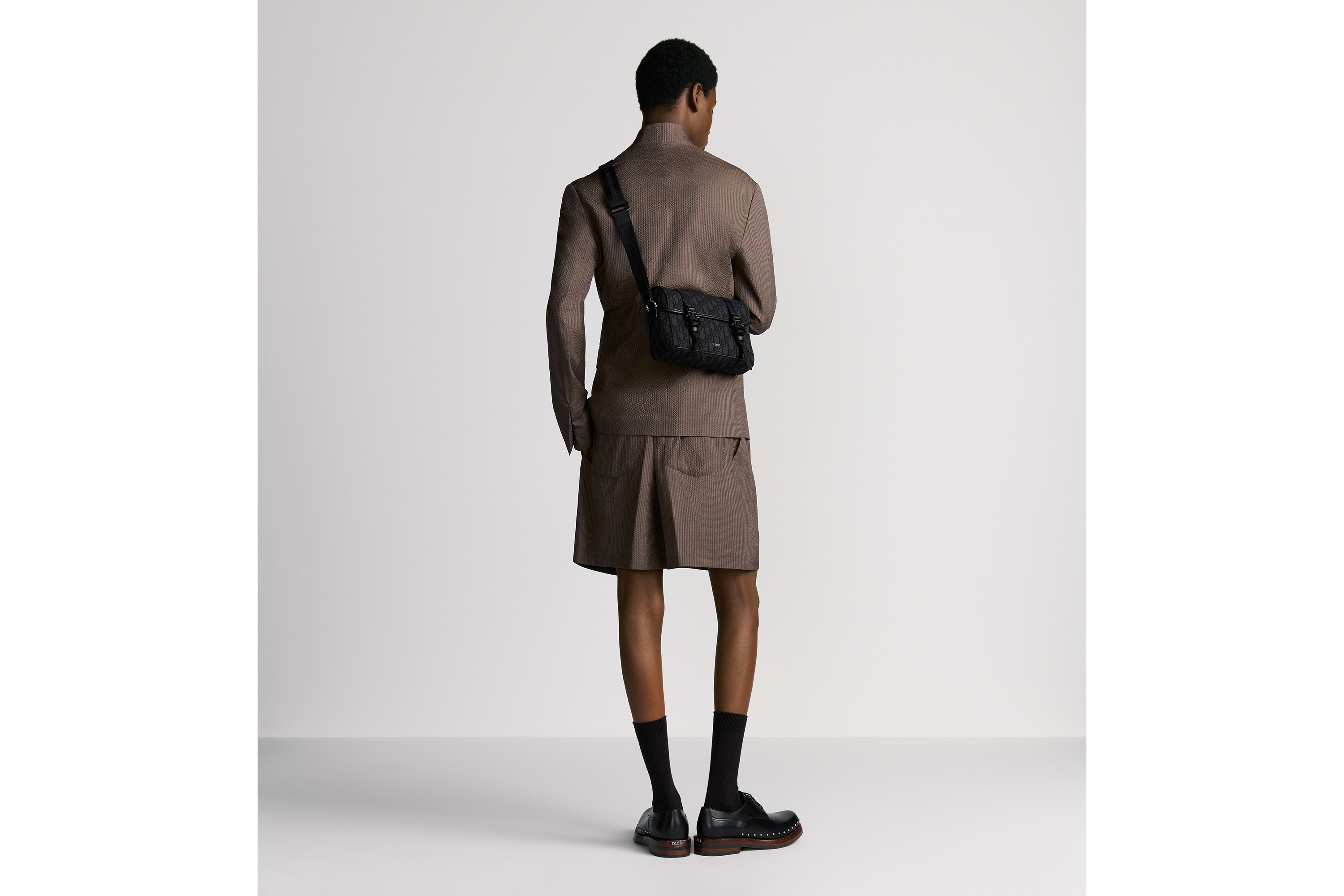 Dior Hit The Road 翻盖信使包 黑色 Oblique 印花面料和黑色粒面牛皮革 E19