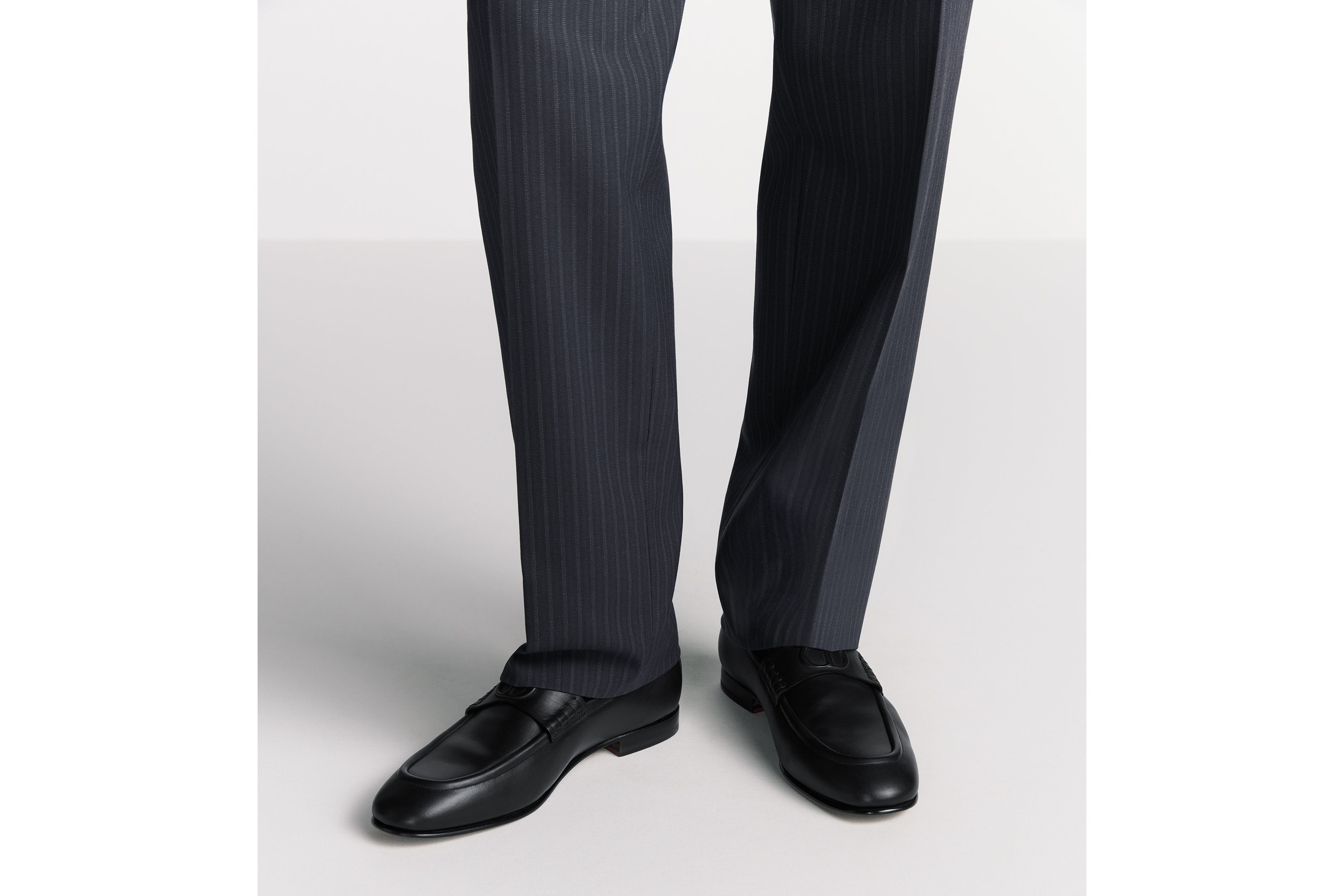 look_image_alt_prefix Dior Timeless Flex 乐福鞋 黑色光滑牛皮革 E23