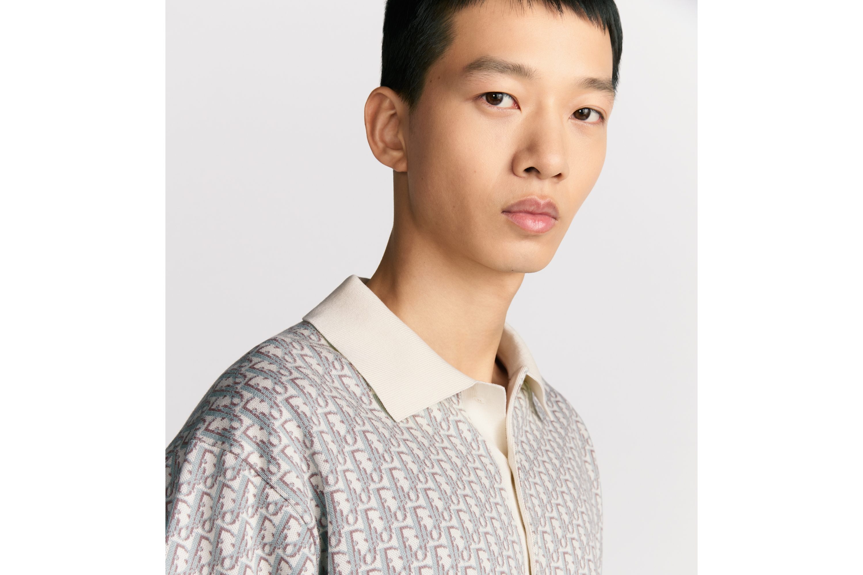 look_image_alt_prefix Polo 衫 白色、蓝色和棕色棉质提花面料 Oblique 印花 E10