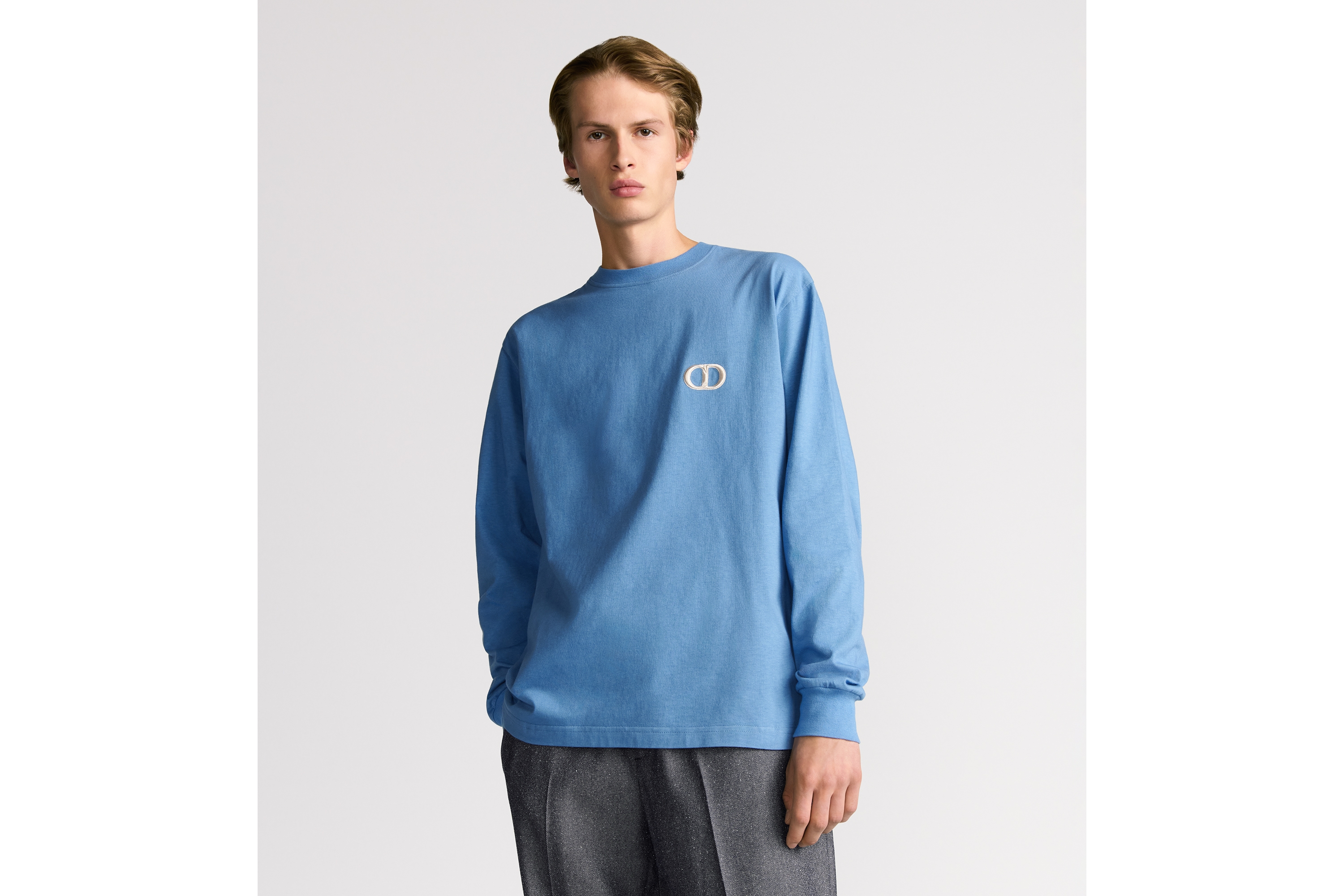 look_image_alt_prefix 宽松版型长袖 T 恤 海军蓝色棉质平纹针织面料 CD Icon 刺绣 E07