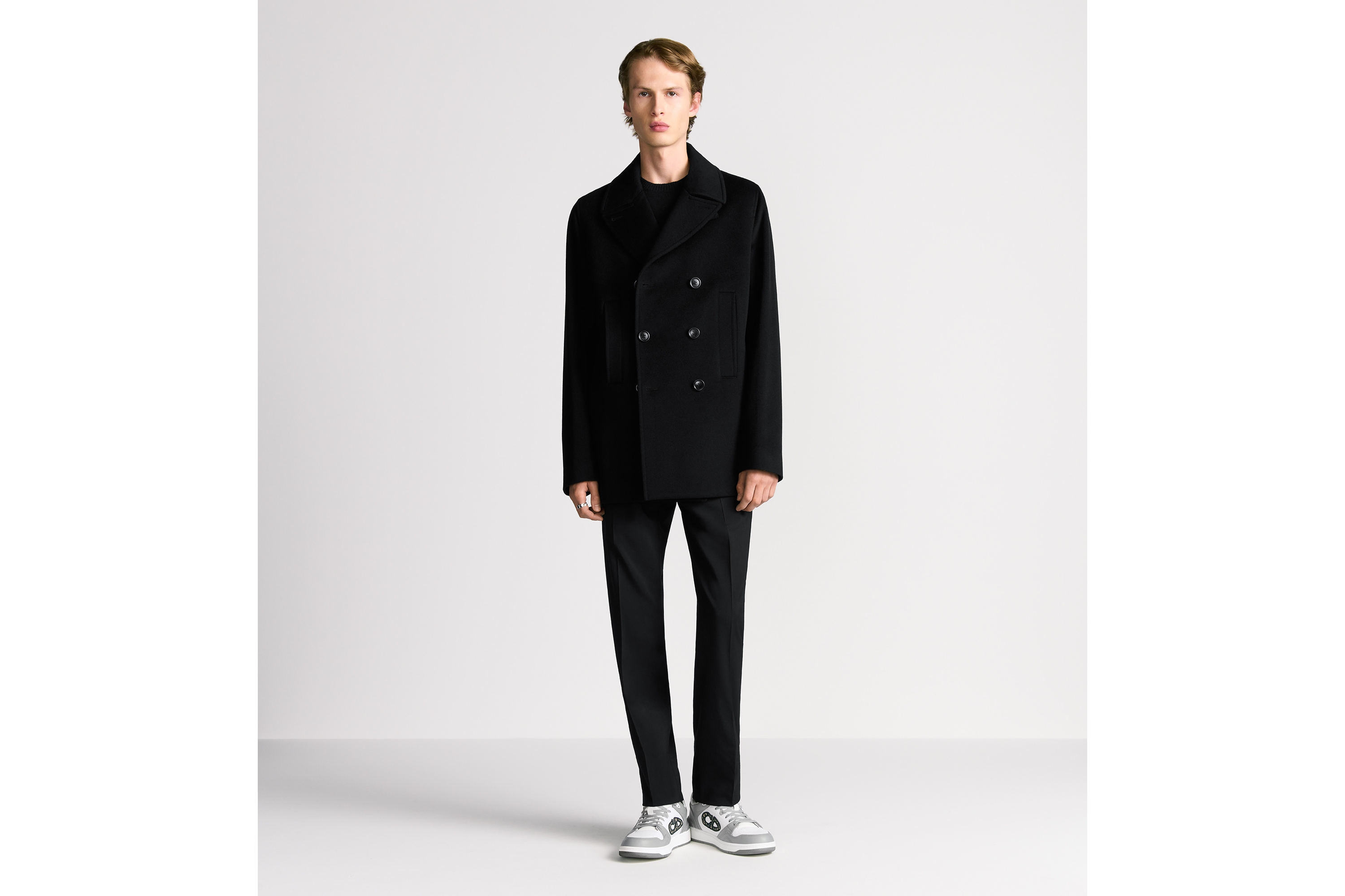 look_image_alt_prefix 短款大衣 黑色山羊绒布料 E08