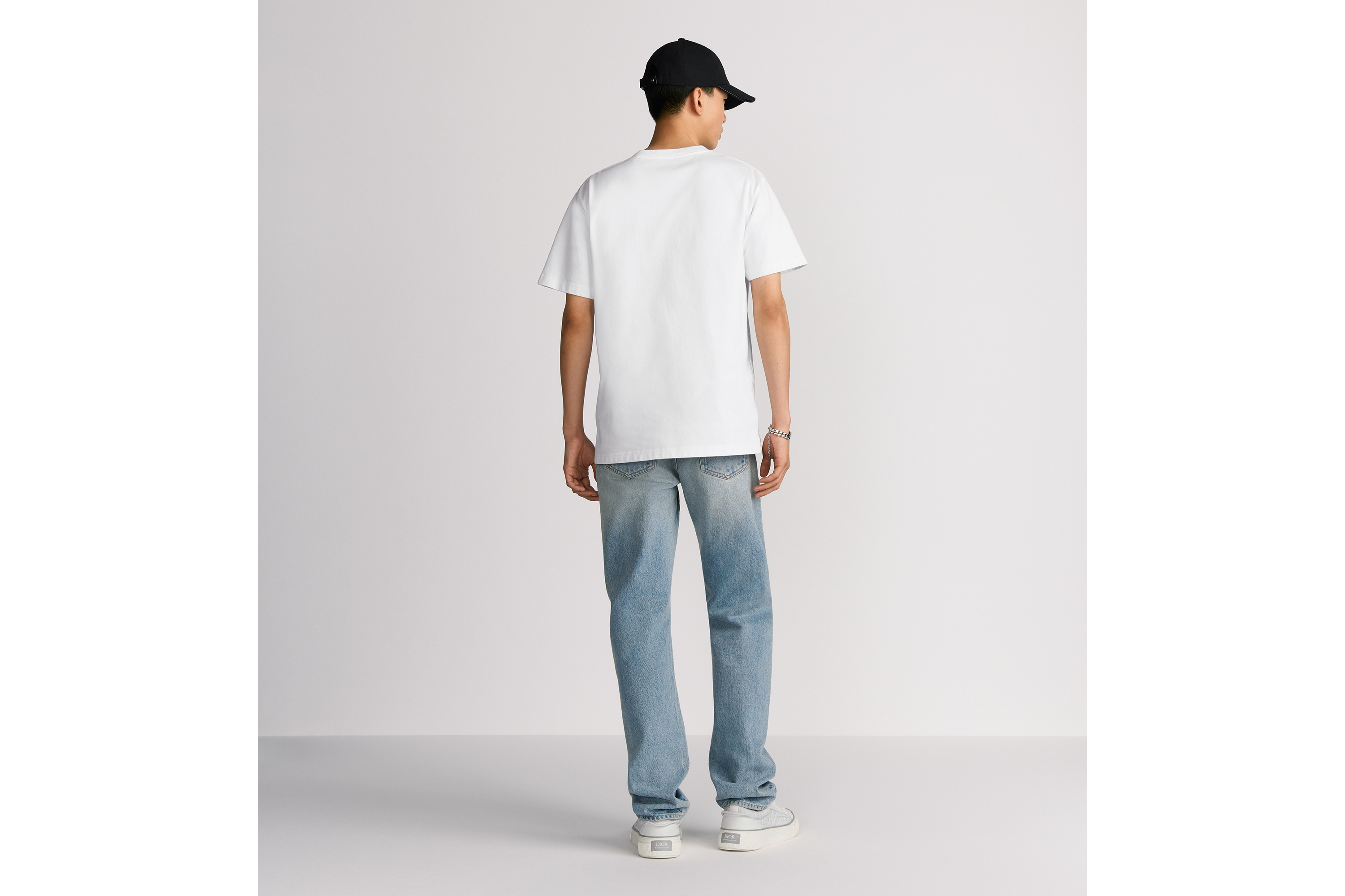 look_image_alt_prefix 常规剪裁牛仔裤 淡蓝色棉质斜纹面料 E15