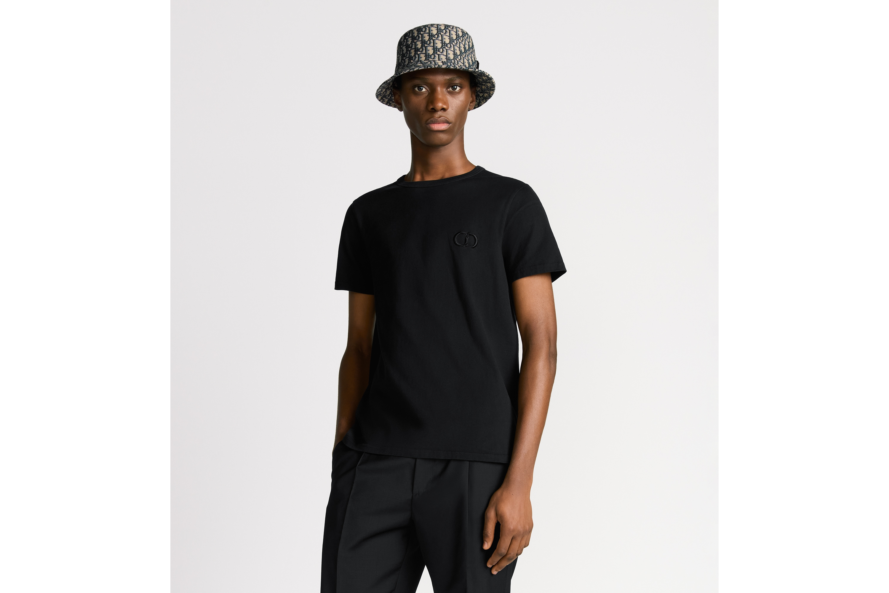 常规版型 T 恤 黑色棉质平纹针织面料 CD Icon 刺绣 E07