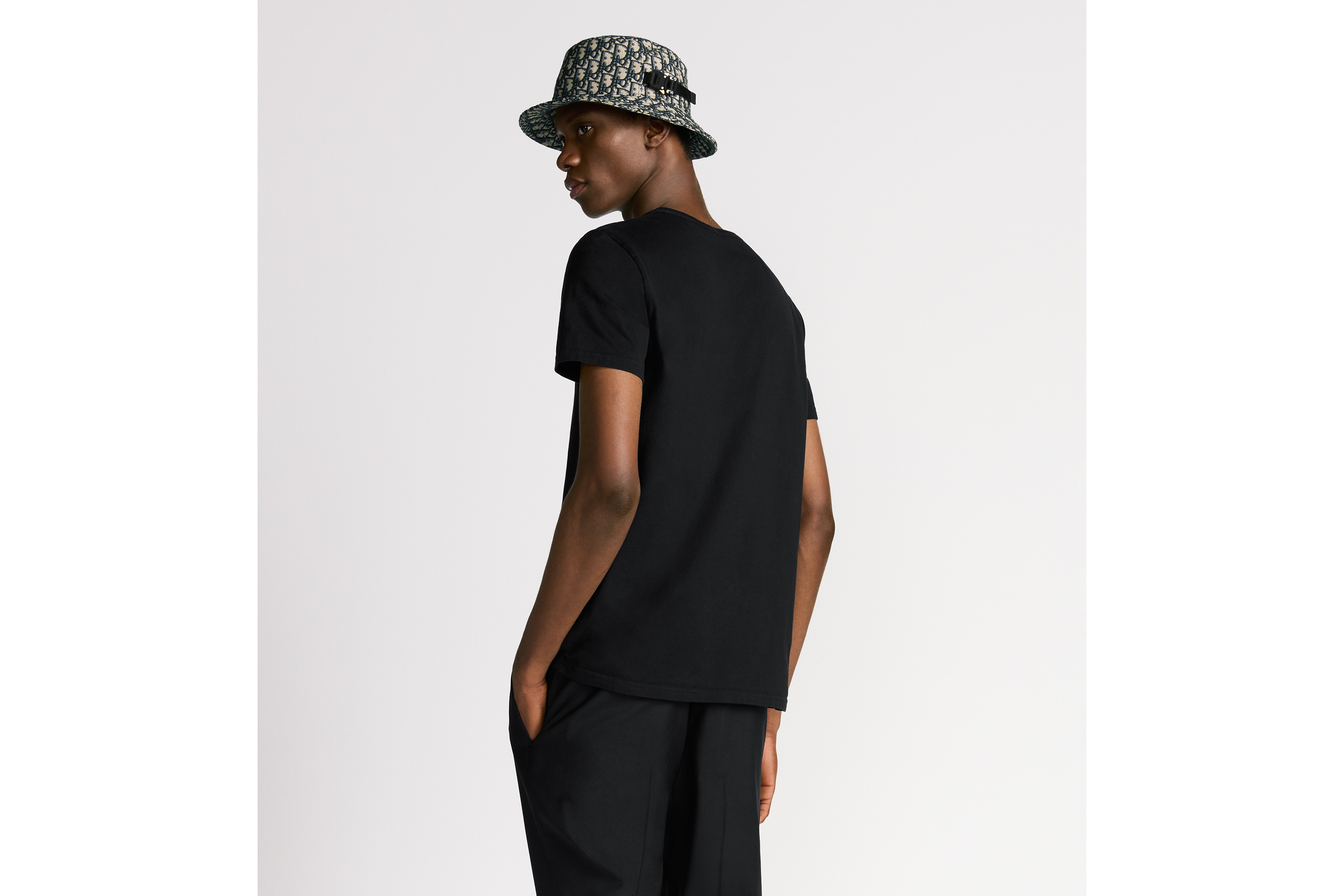 常规版型 T 恤 黑色棉质平纹针织面料 CD Icon 刺绣 E09