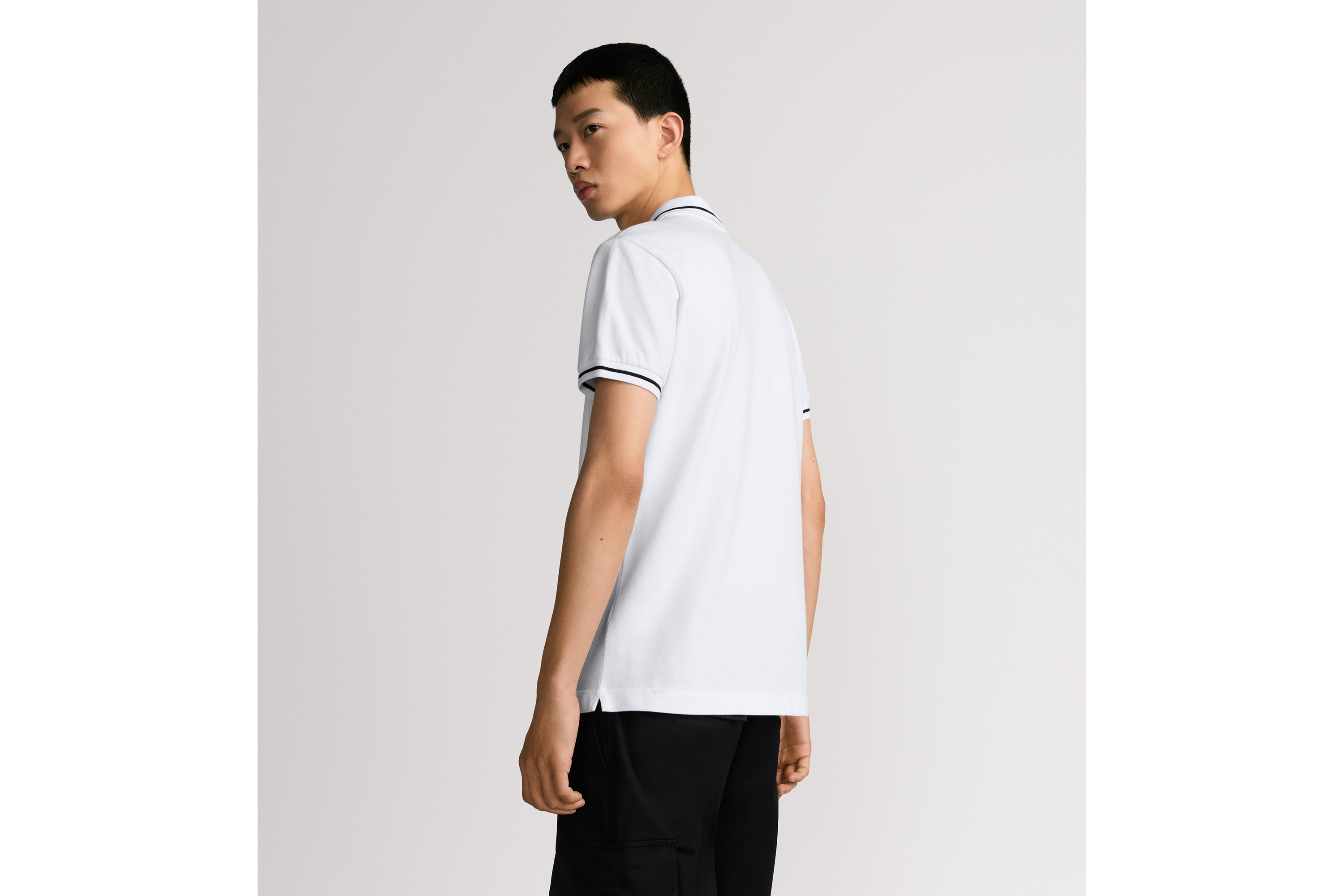 look_image_alt_prefix Polo 衫 白色棉质珠地布小蜜蜂标识刺绣 E09