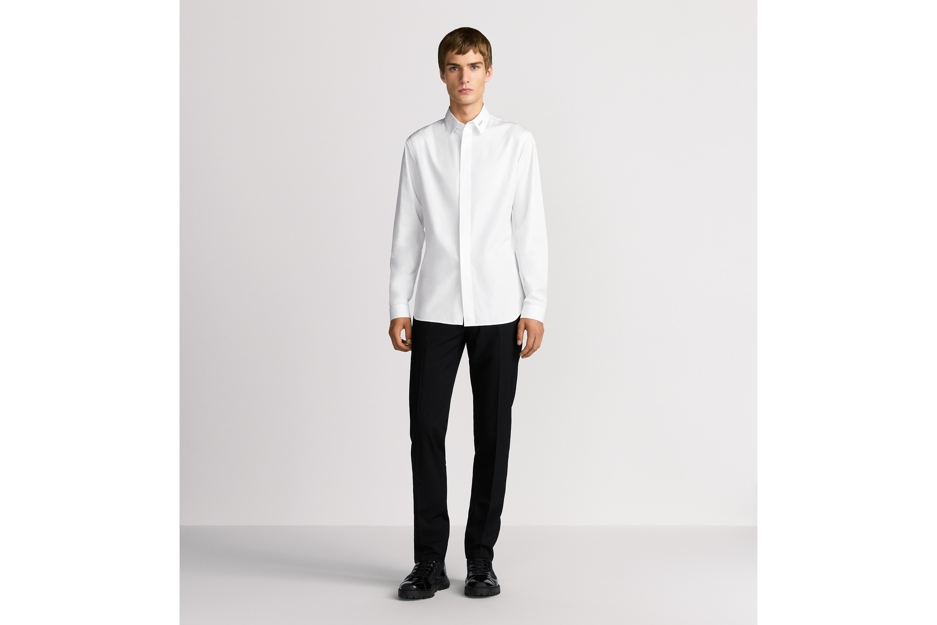 look_image_alt_prefix 衬衫 白色棉府绸 Dior 刺绣 E08