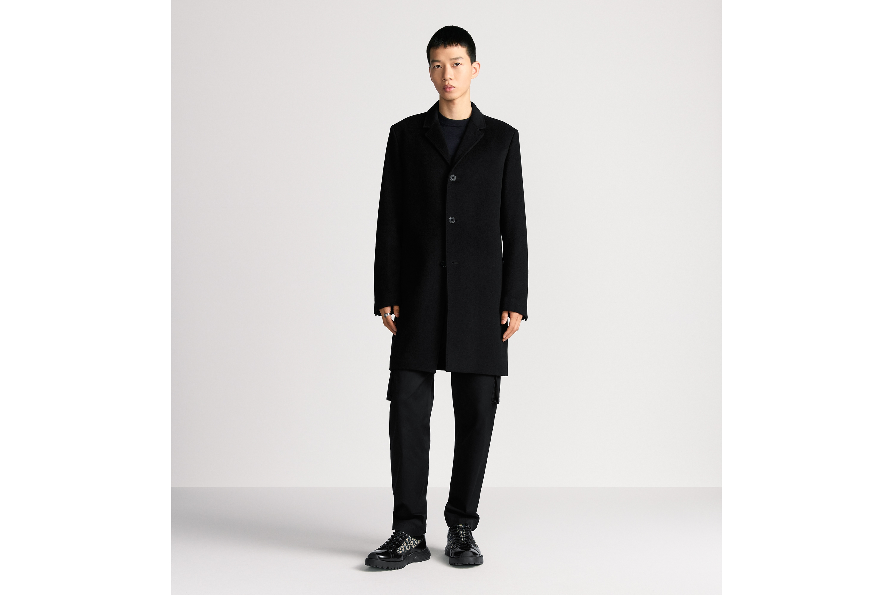 look_image_alt_prefix 经典大衣 黑色山羊绒面料 E02