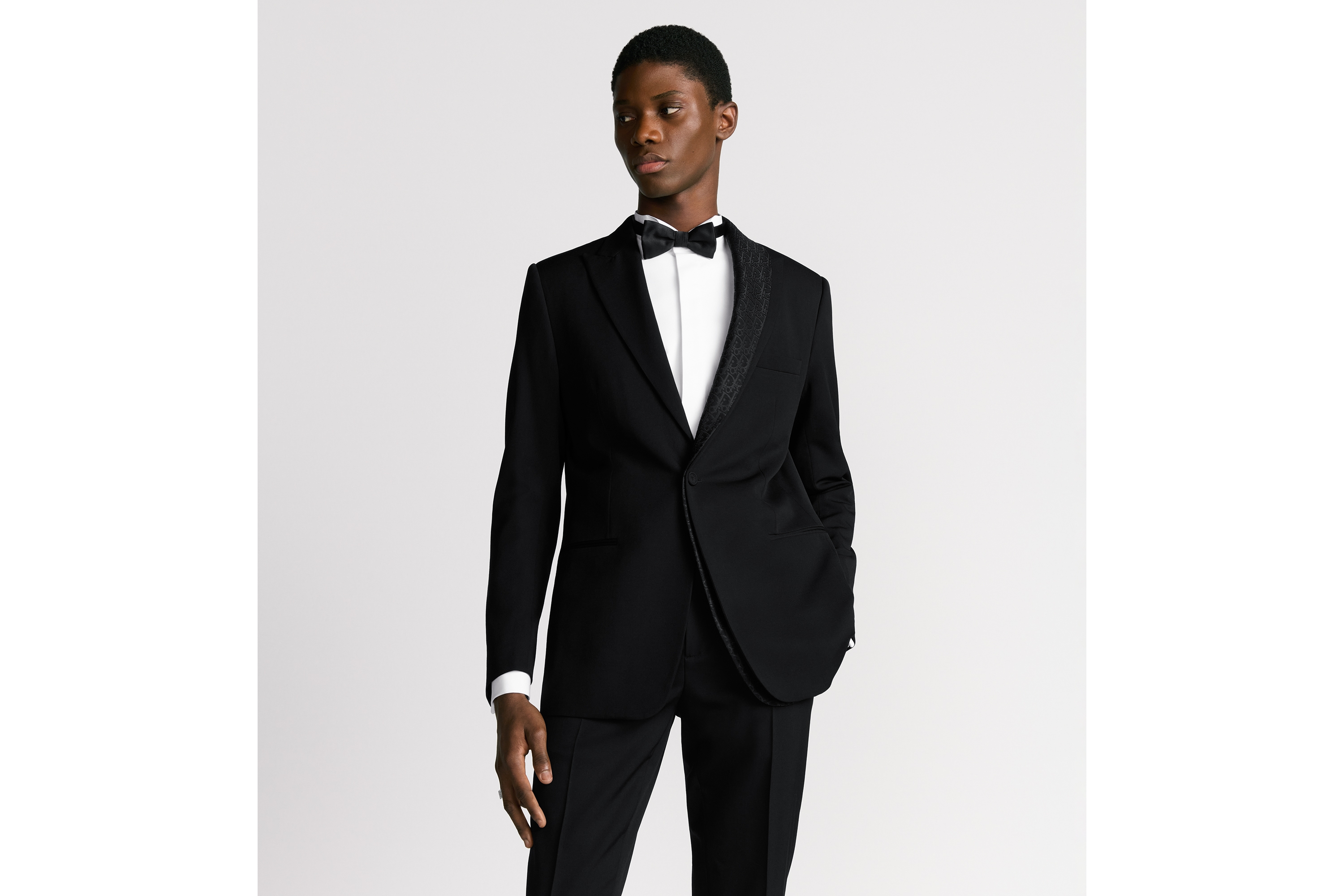 look_image_alt_prefix 不对称青果领单西 黑色绵羊毛斜纹面料 Oblique 印花 E01