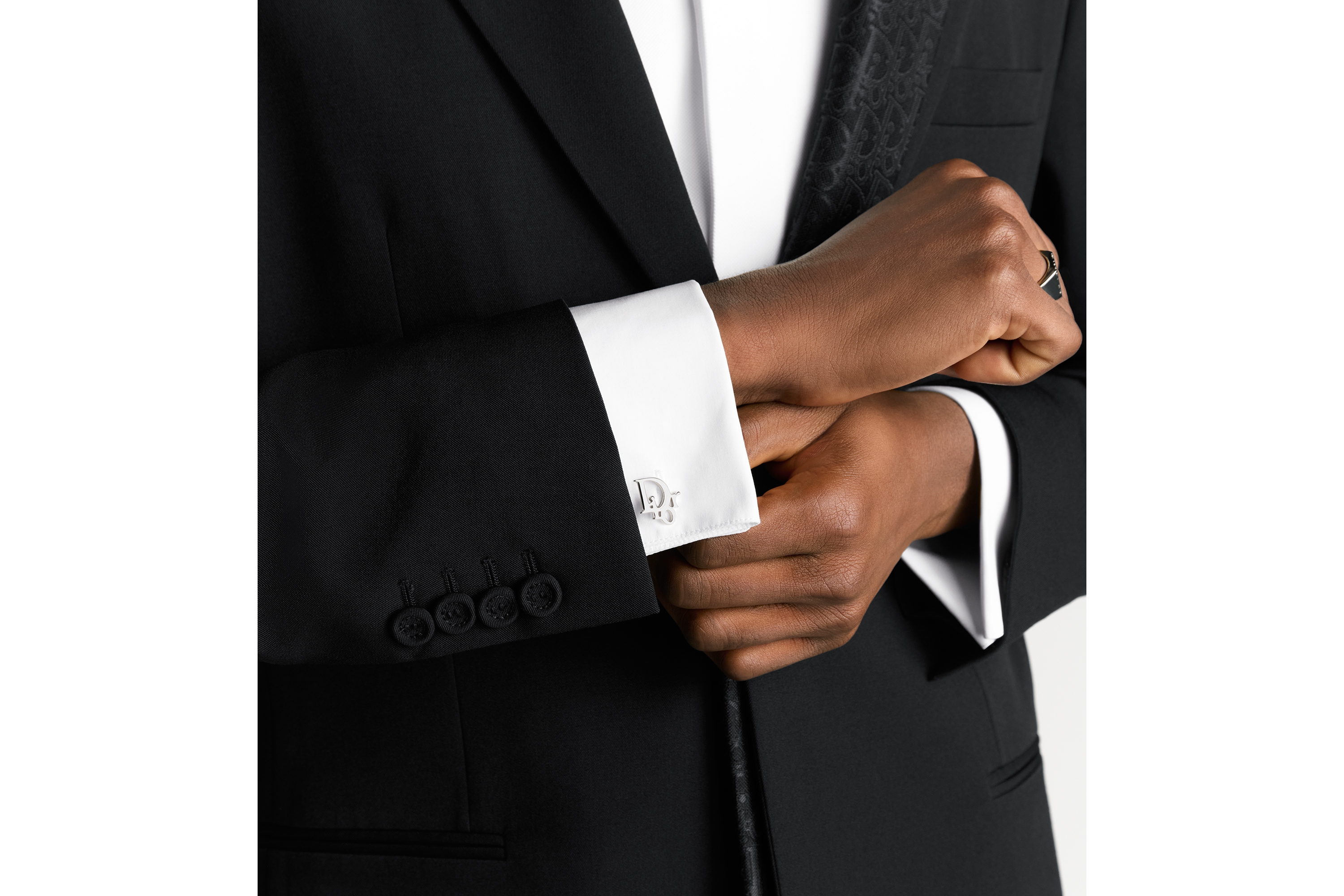 look_image_alt_prefix Dior Oblique 袖扣 银质 E39