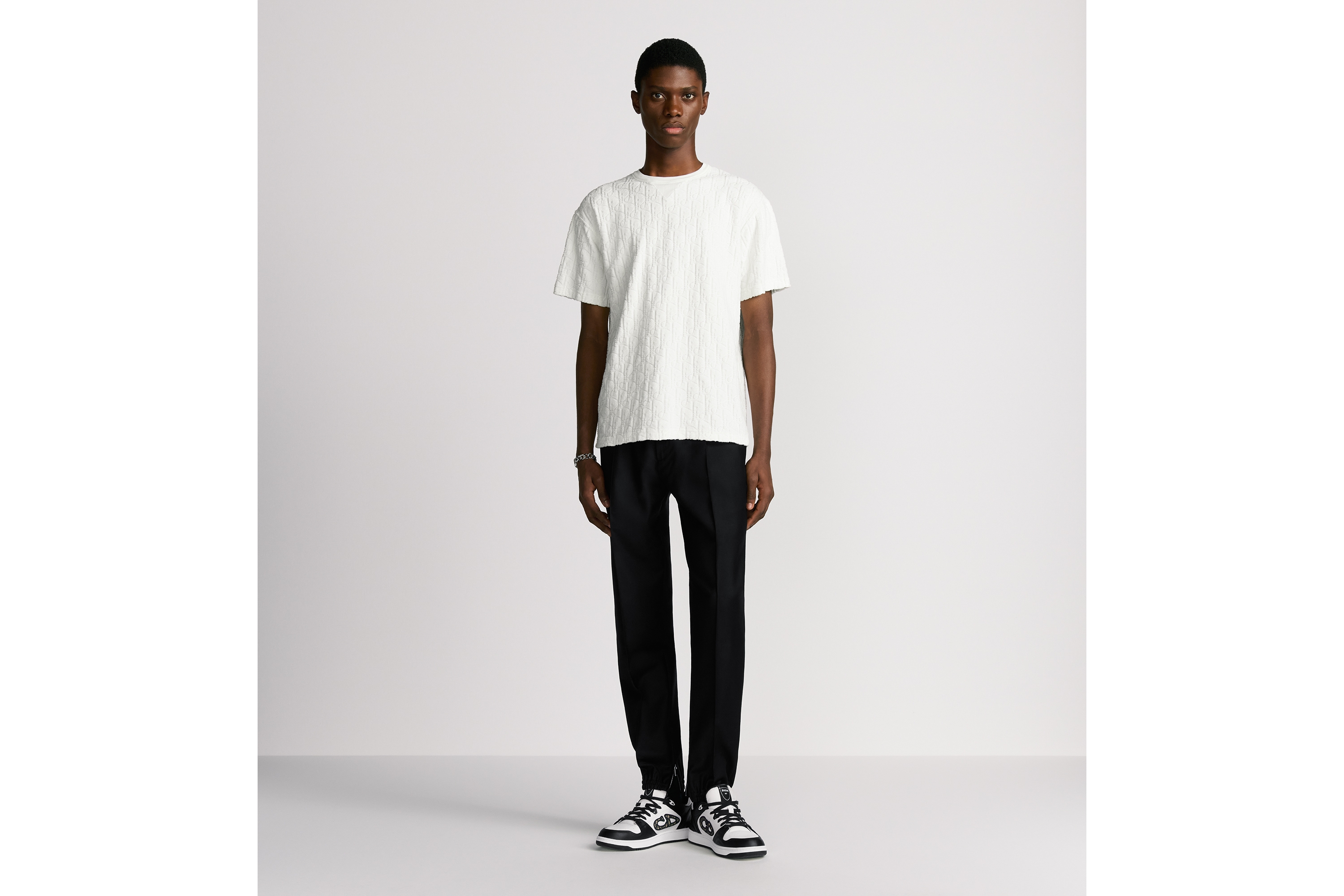 look_image_alt_prefix 宽松版型 T 恤 灰白色棉质毛圈面料 Oblique 印花 E08