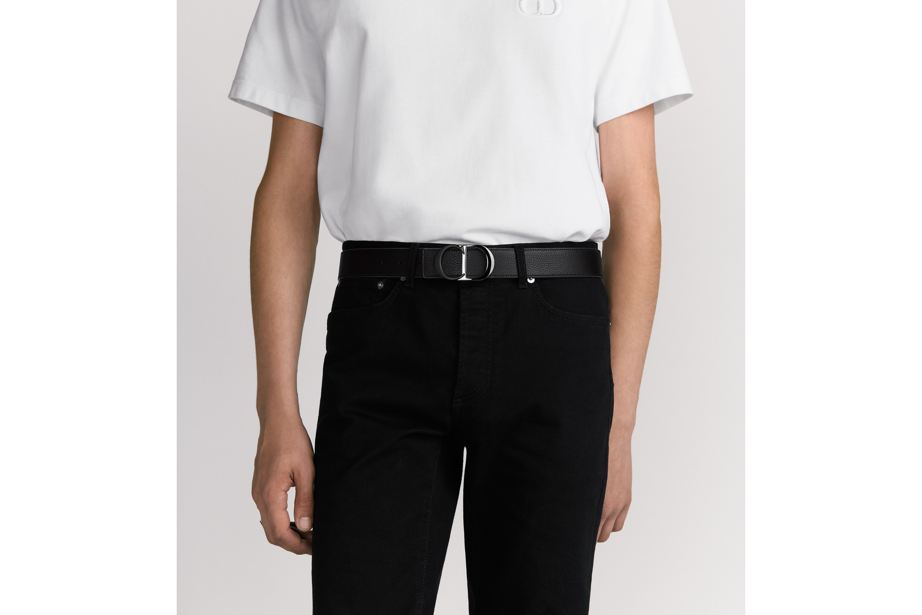 look_image_alt_prefix CD Icon 腰带扣 35 毫米黑色哑光涂漆和金属覆层黄铜 E45