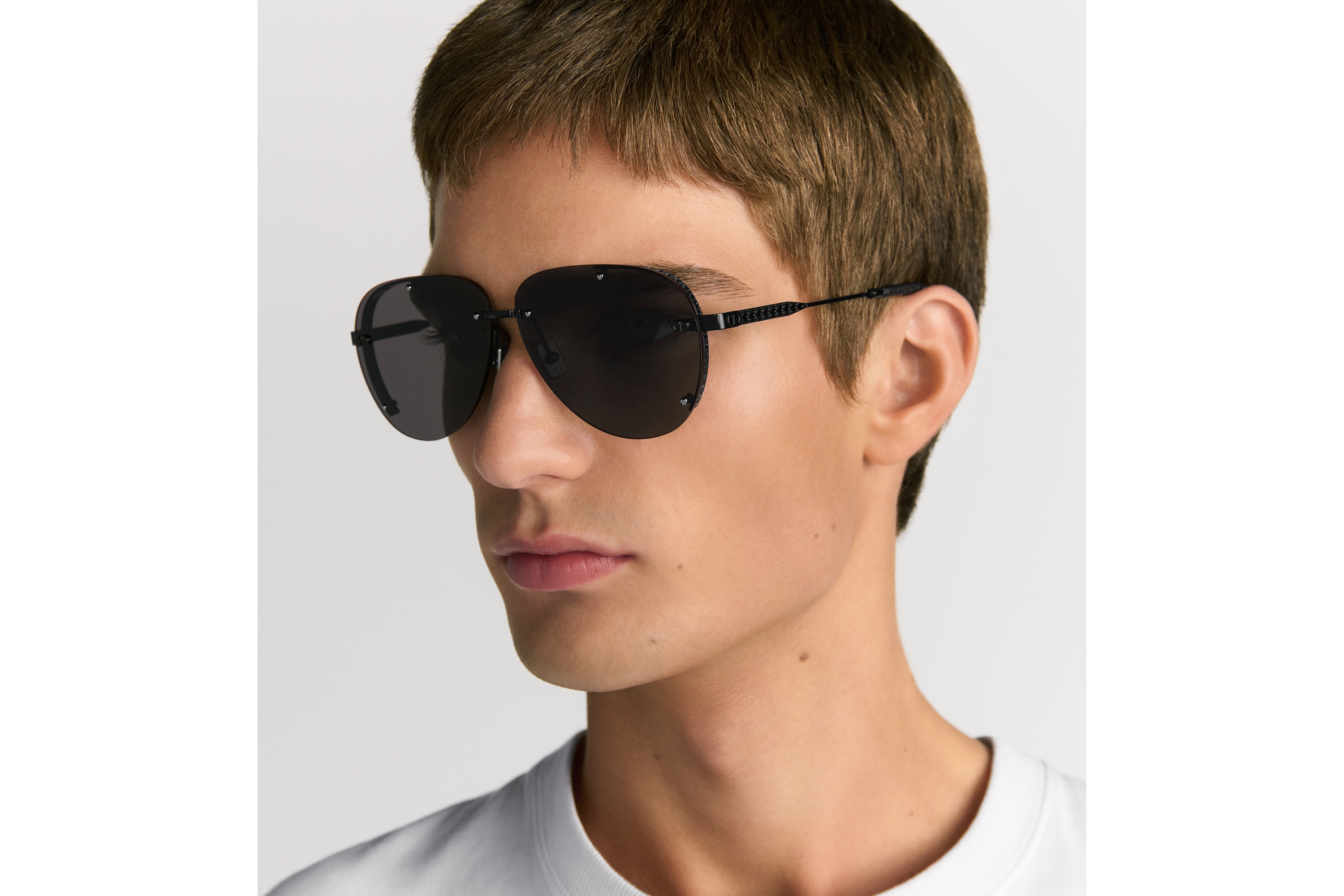 look_image_alt_prefix NeoDior A1U 太阳眼镜 灰色镜片飞行员风格镜框 E29