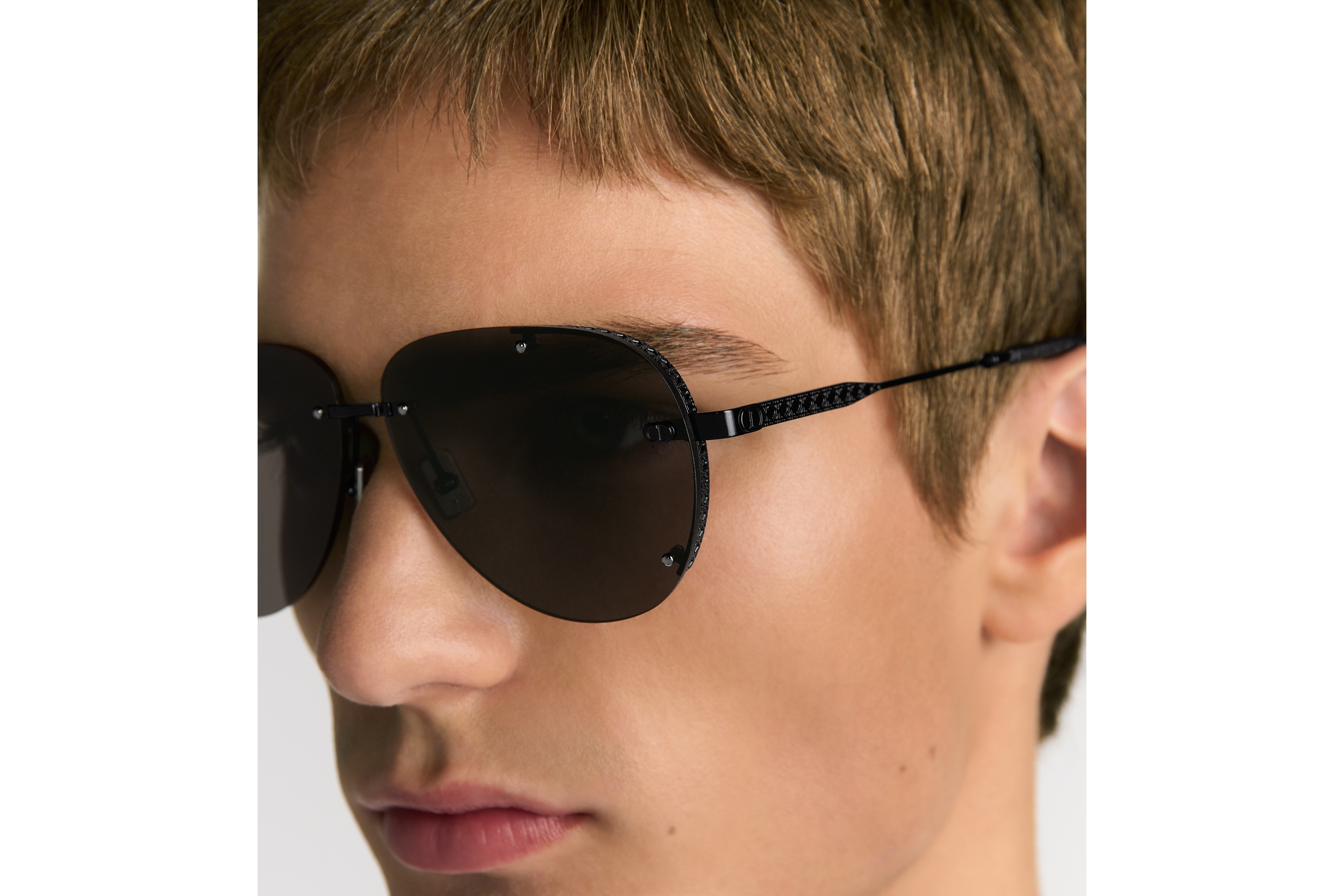 look_image_alt_prefix NeoDior A1U 太阳眼镜 灰色镜片飞行员风格镜框 E30