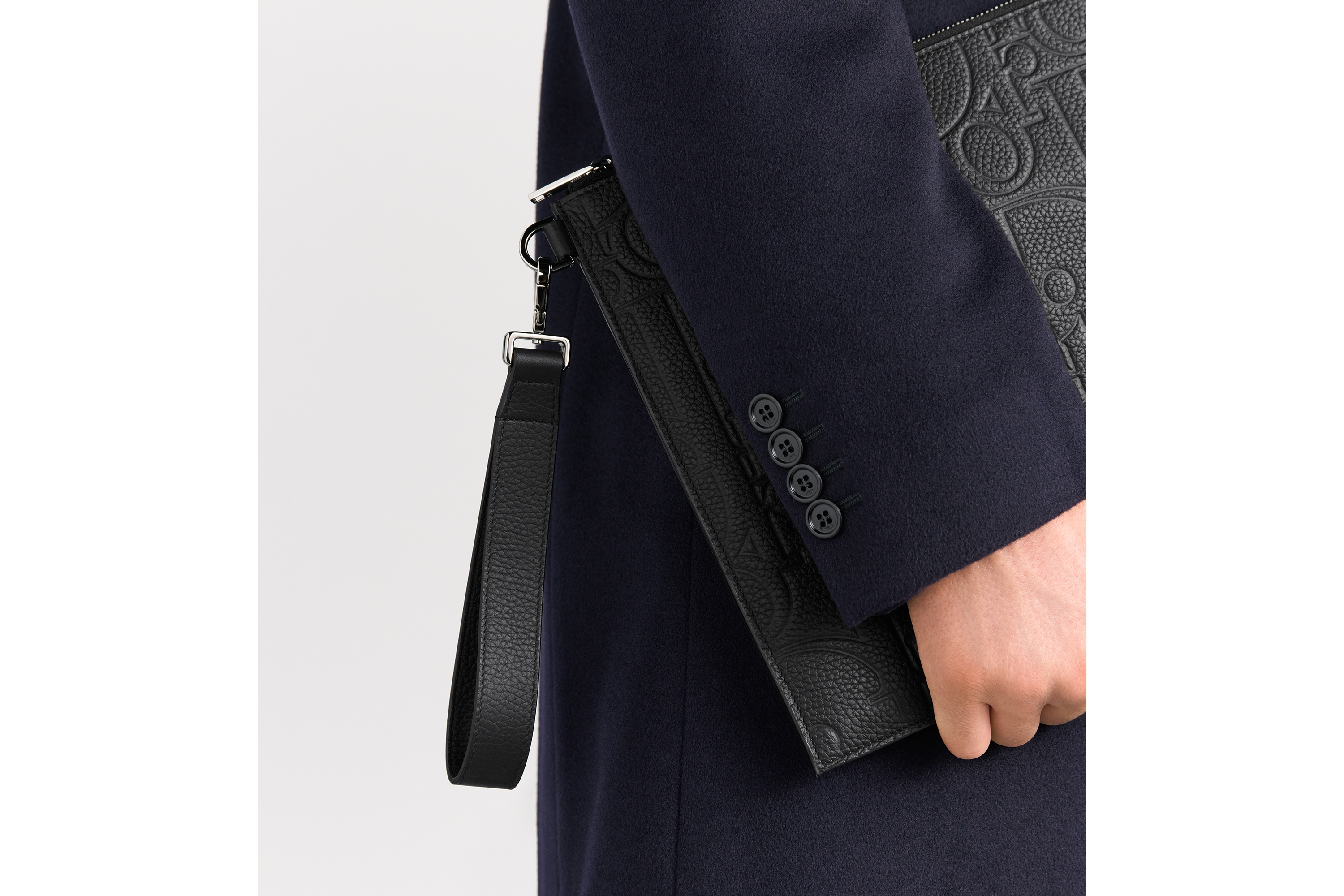 look_image_alt_prefix A4 手拿包 黑色 Dior Gravity 印花效果皮革和黑色粒面牛皮革 E44