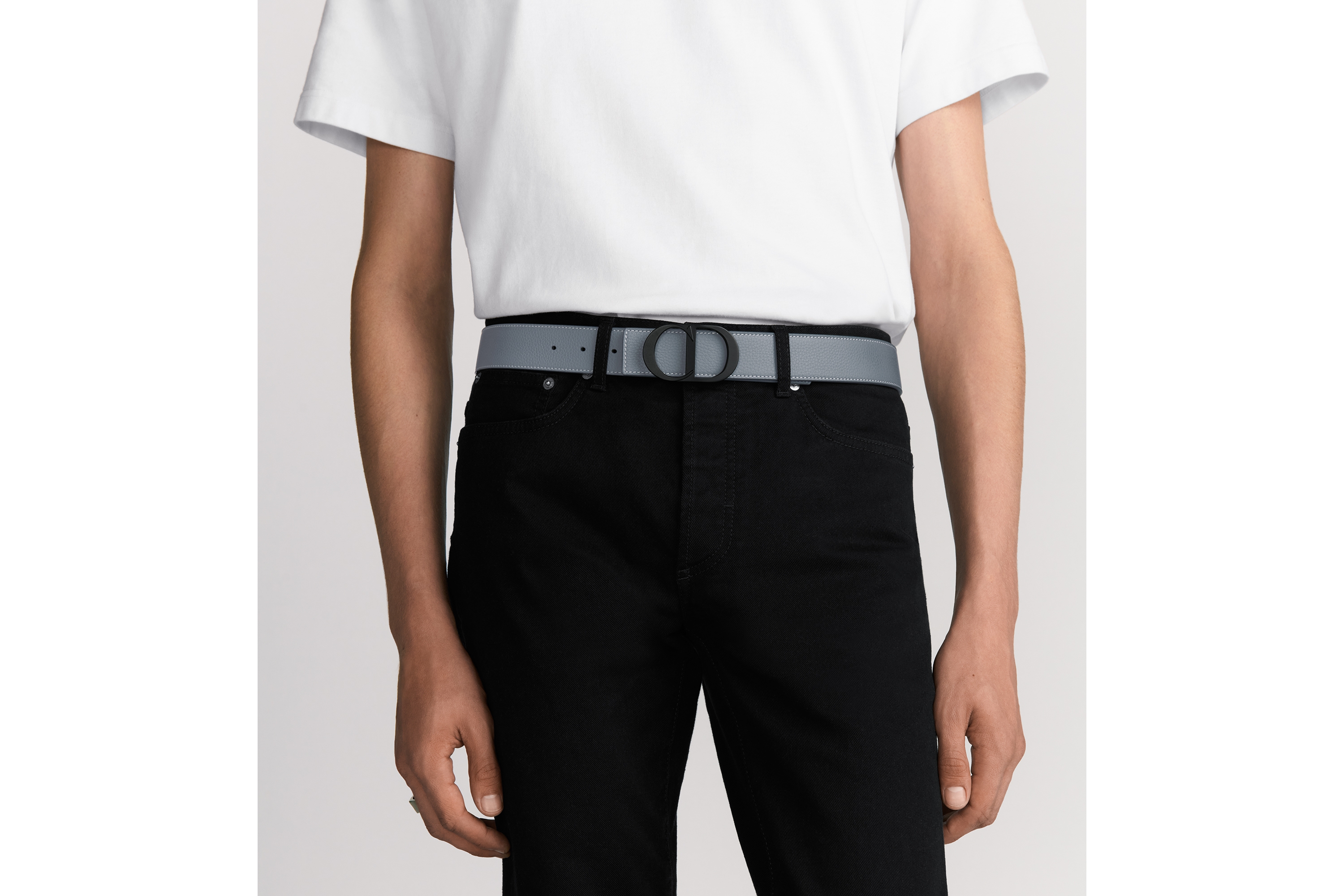 CD Icon 腰带扣 35 毫米黑色哑光涂漆饰面黄铜 E45